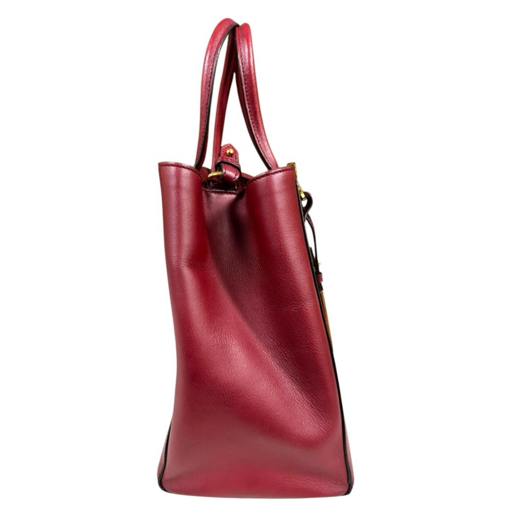 Fendi Red Color White Leather Shoulder Bag (Pre-Owned)