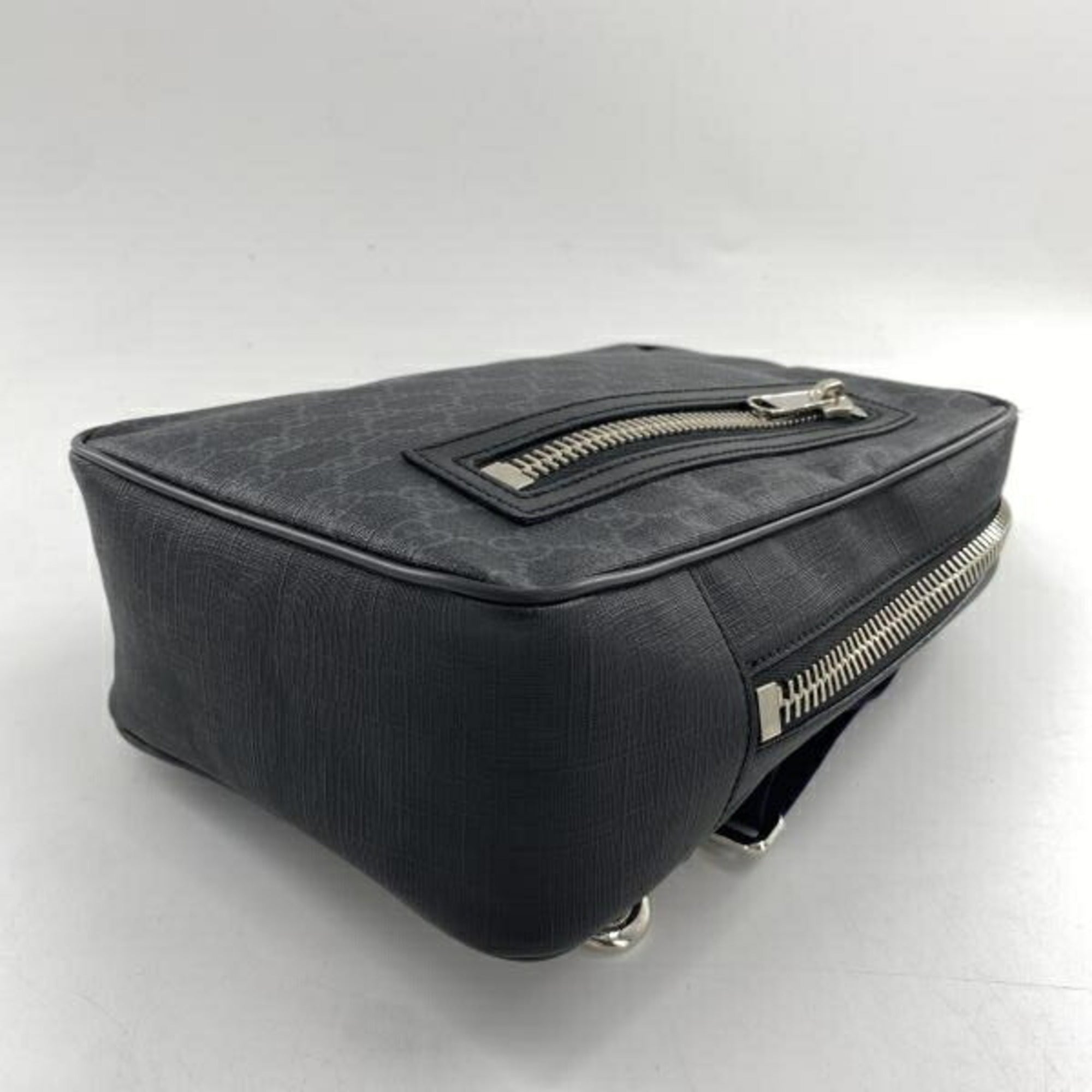 Gucci Black Navy Red Color Gg Supreme Sling Bag (Pre-Owned)