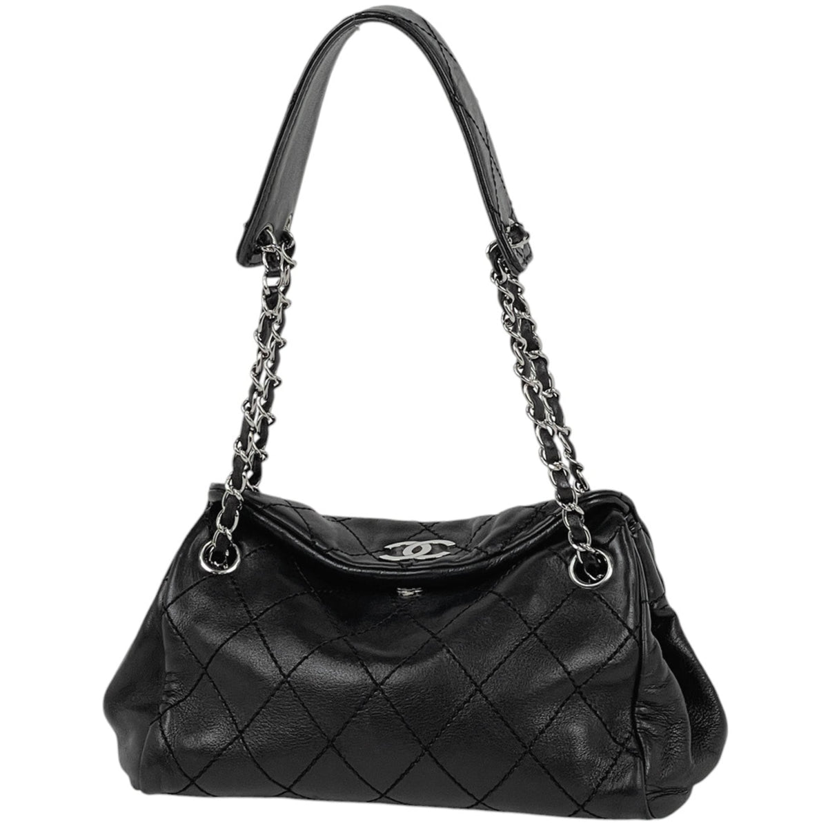Chanel Matelasse Black Leather Shoulder Bag (Pre-Owned)