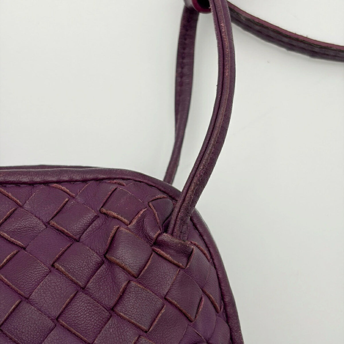 Bottega Veneta Purple Leather Pochette Shoulder Bag (Pre-Owned)