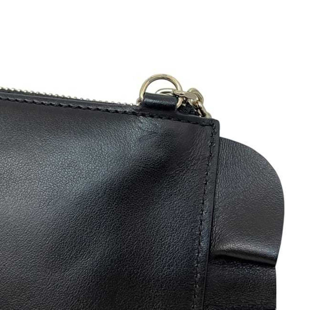 Redvalentino Black Leather Shoulder Bag (Pre-Owned)