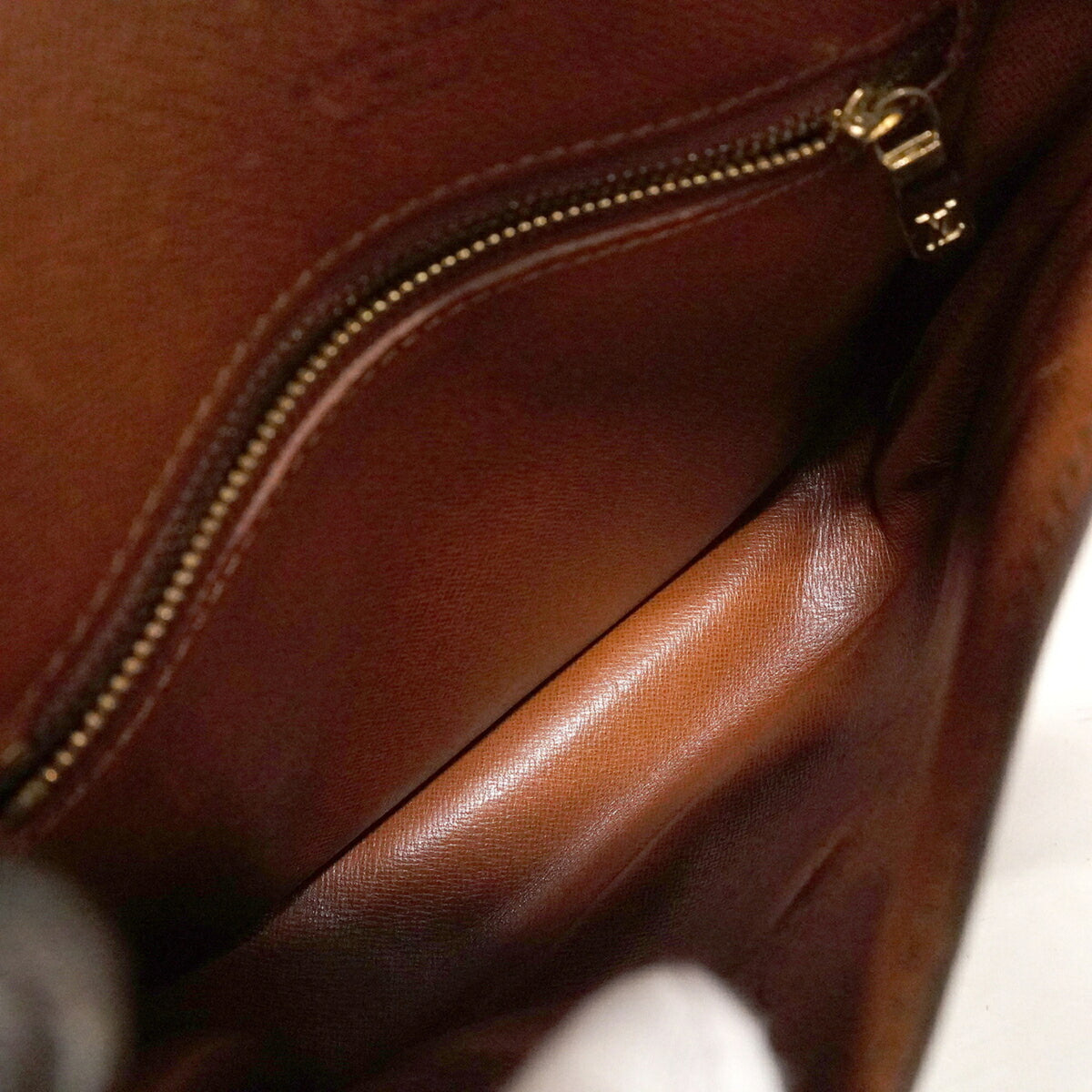 Louis Vuitton Brown Shoulder Bag (Pre-Owned)