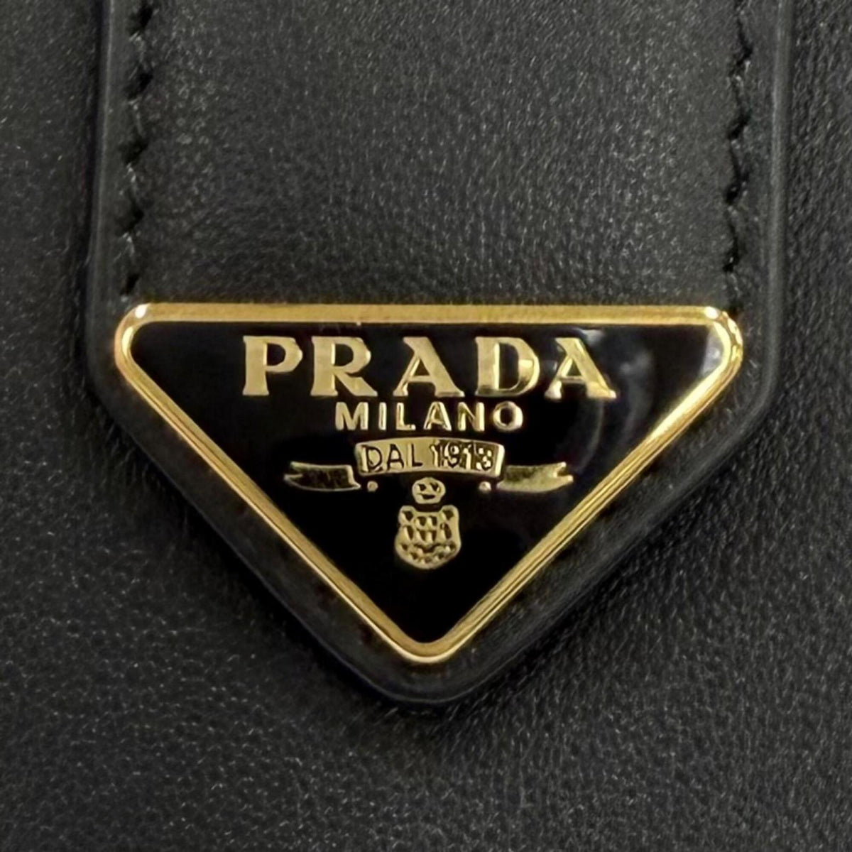 Prada Black Leather Long Wallet (Bi-Fold) (Pre-Owned)