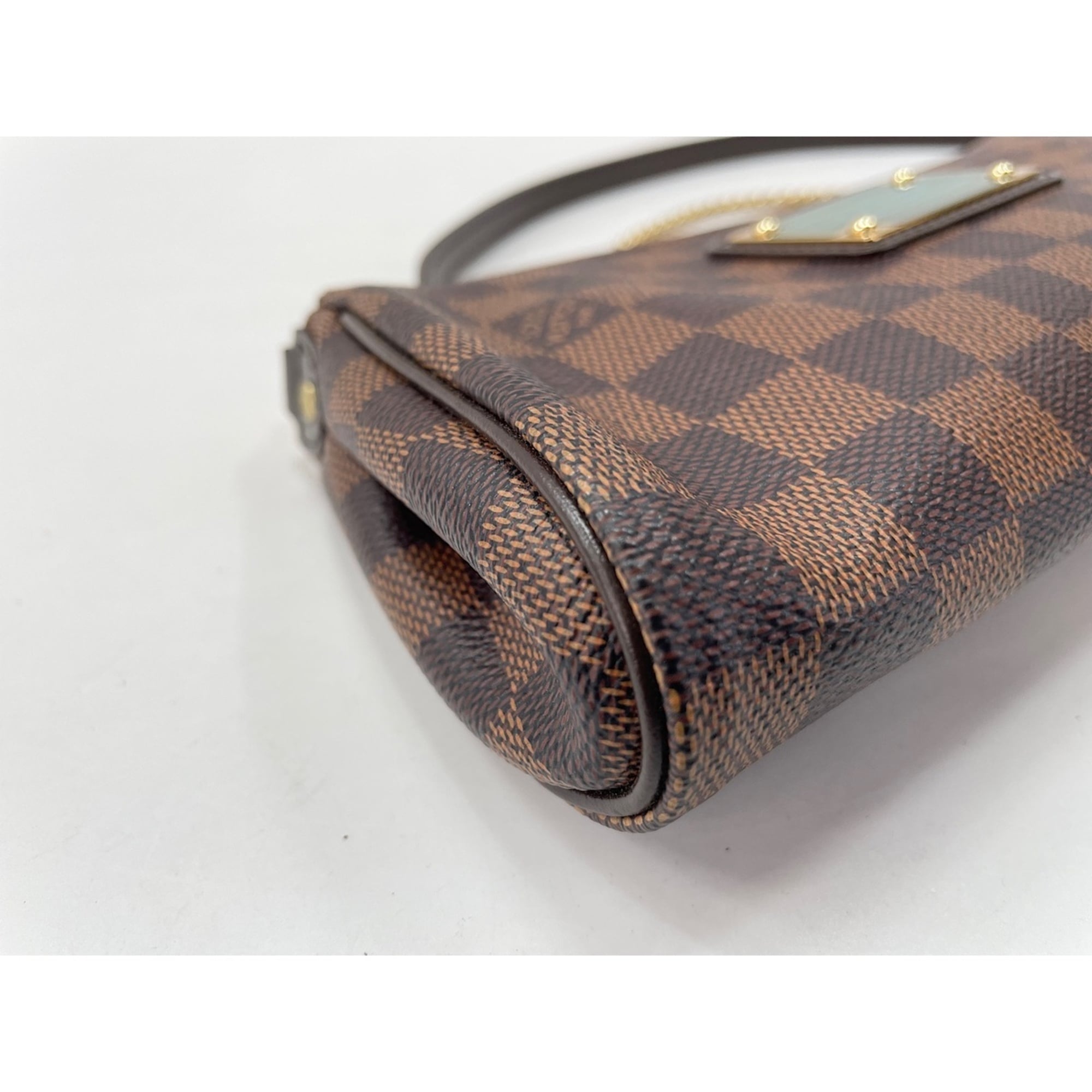 Louis Vuitton Brown Shoulder Bag (Pre-Owned)