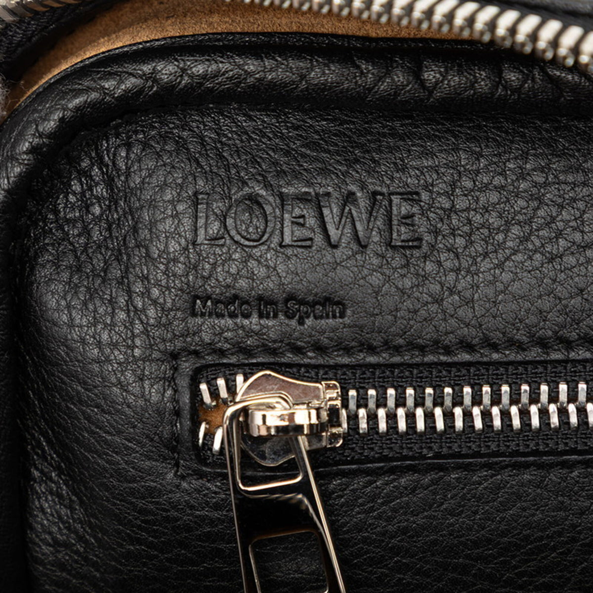 Loewe Black Leather Handbag Shoulder Bag (Pre-Owned)
