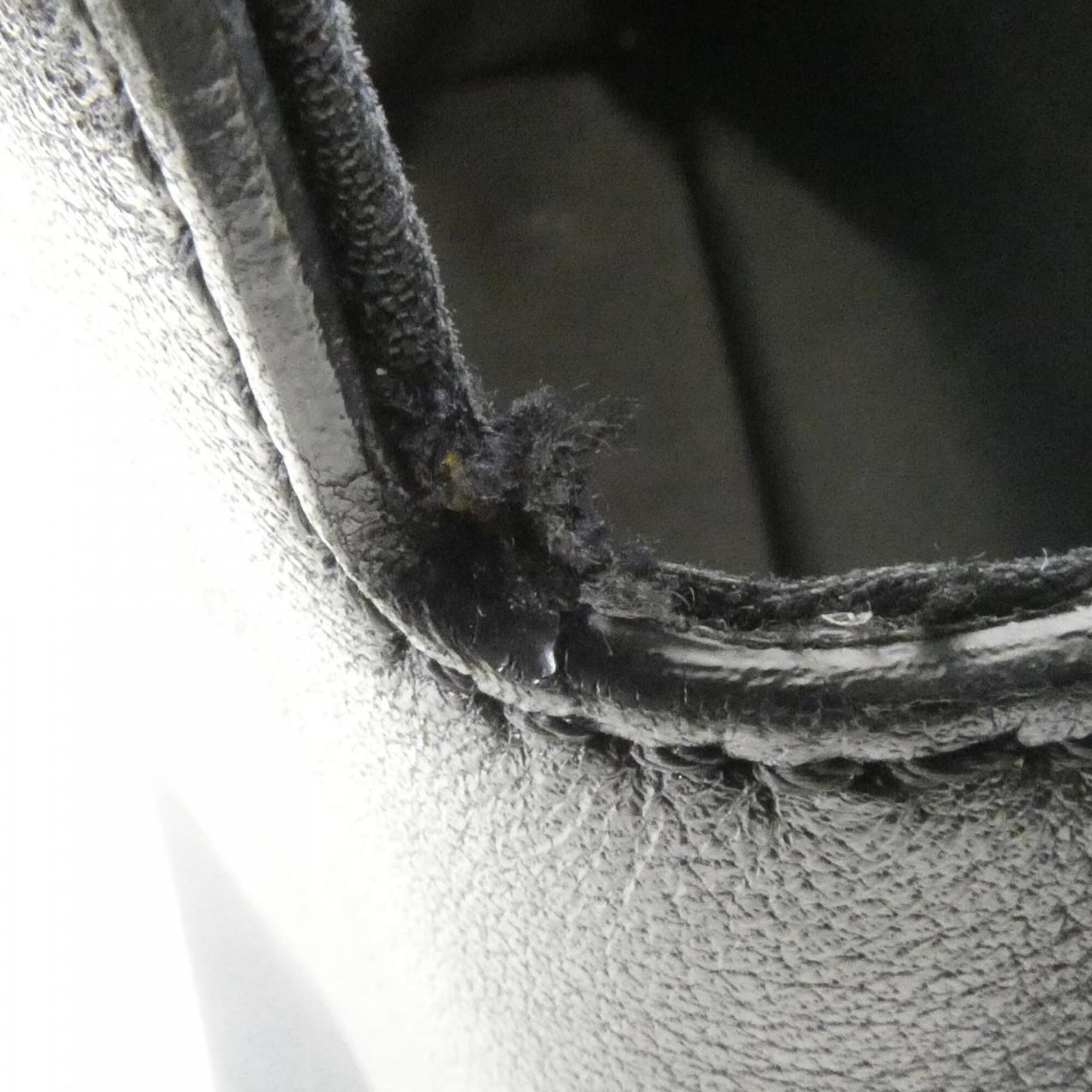 Fendi Black Leather Handbag (Pre-Owned)