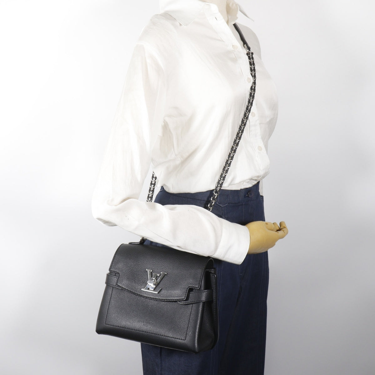 Louis Vuitton Black Leather Handbag (Pre-Owned)