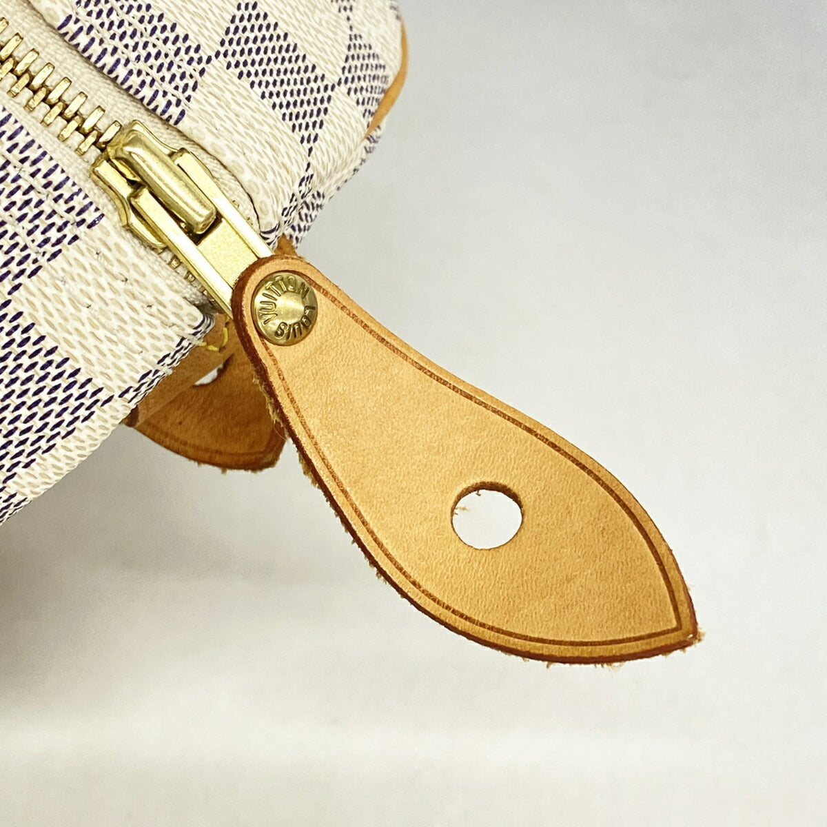Louis Vuitton White Handbag (Pre-Owned)