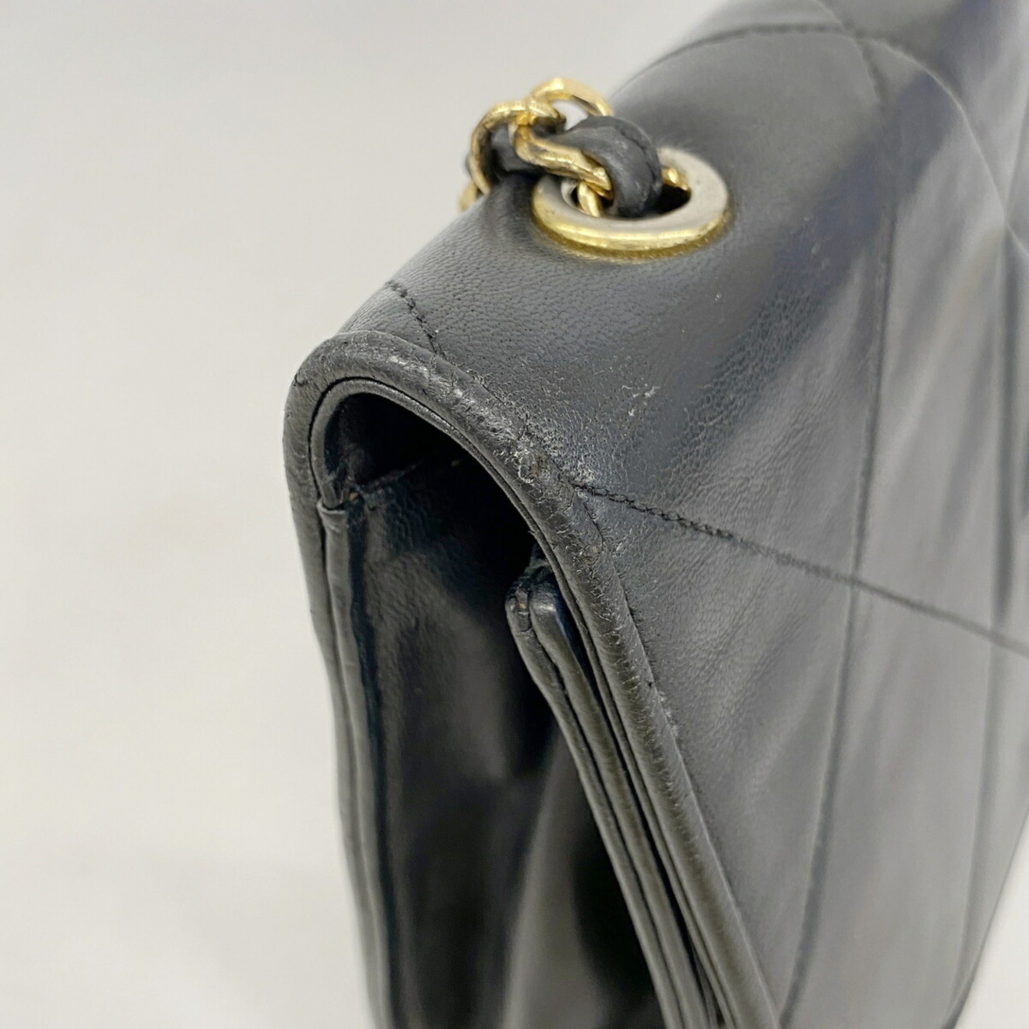 Chanel Black Leather Shoulder Bag (Pre-Owned)