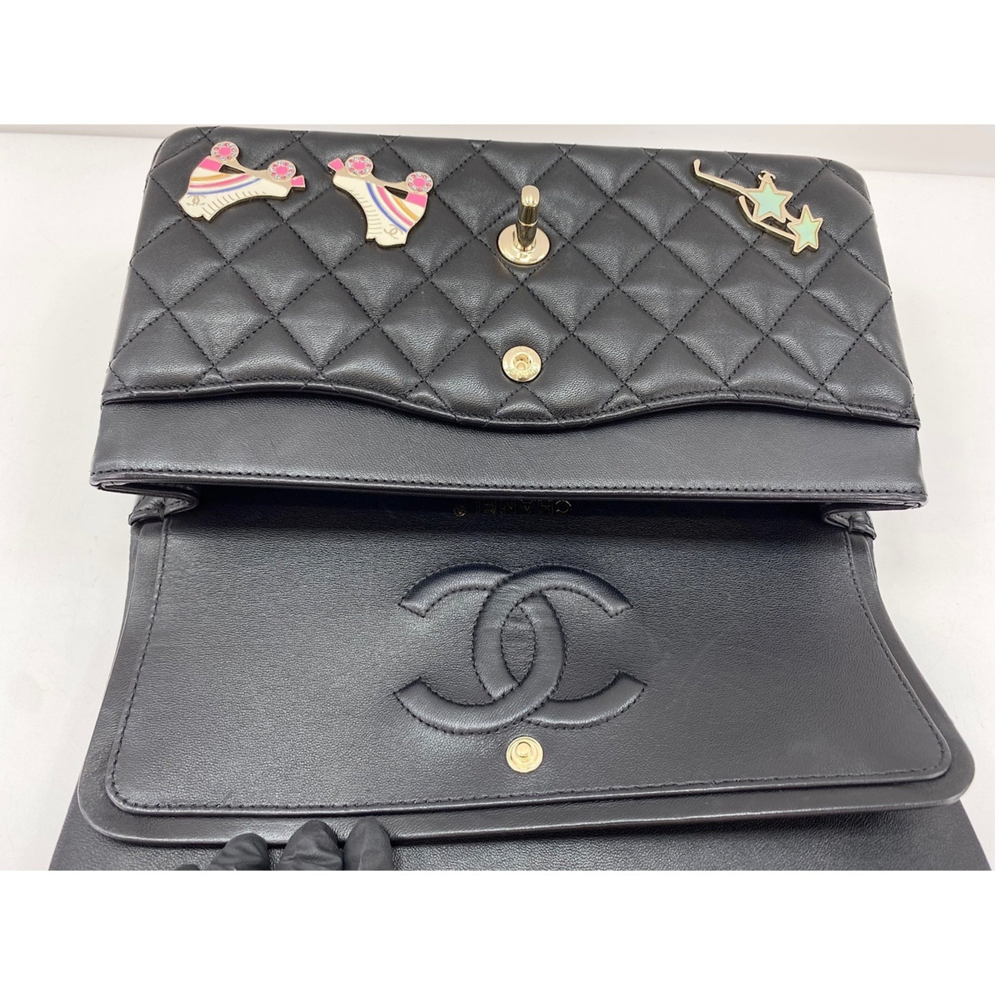 Chanel Black Shoulder Bag (Pre-Owned)