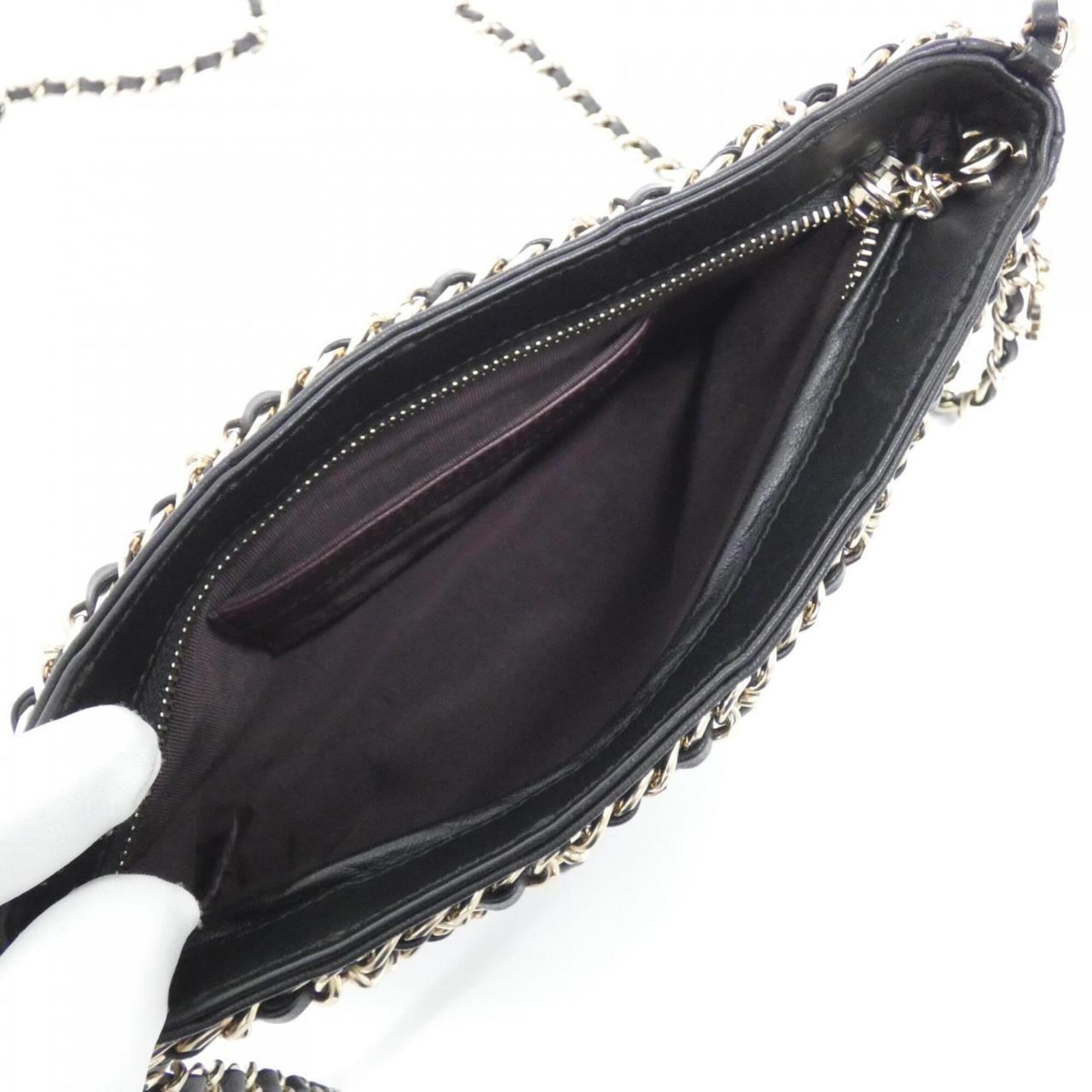 Chanel Black Leather Shoulder Bag (Pre-Owned)