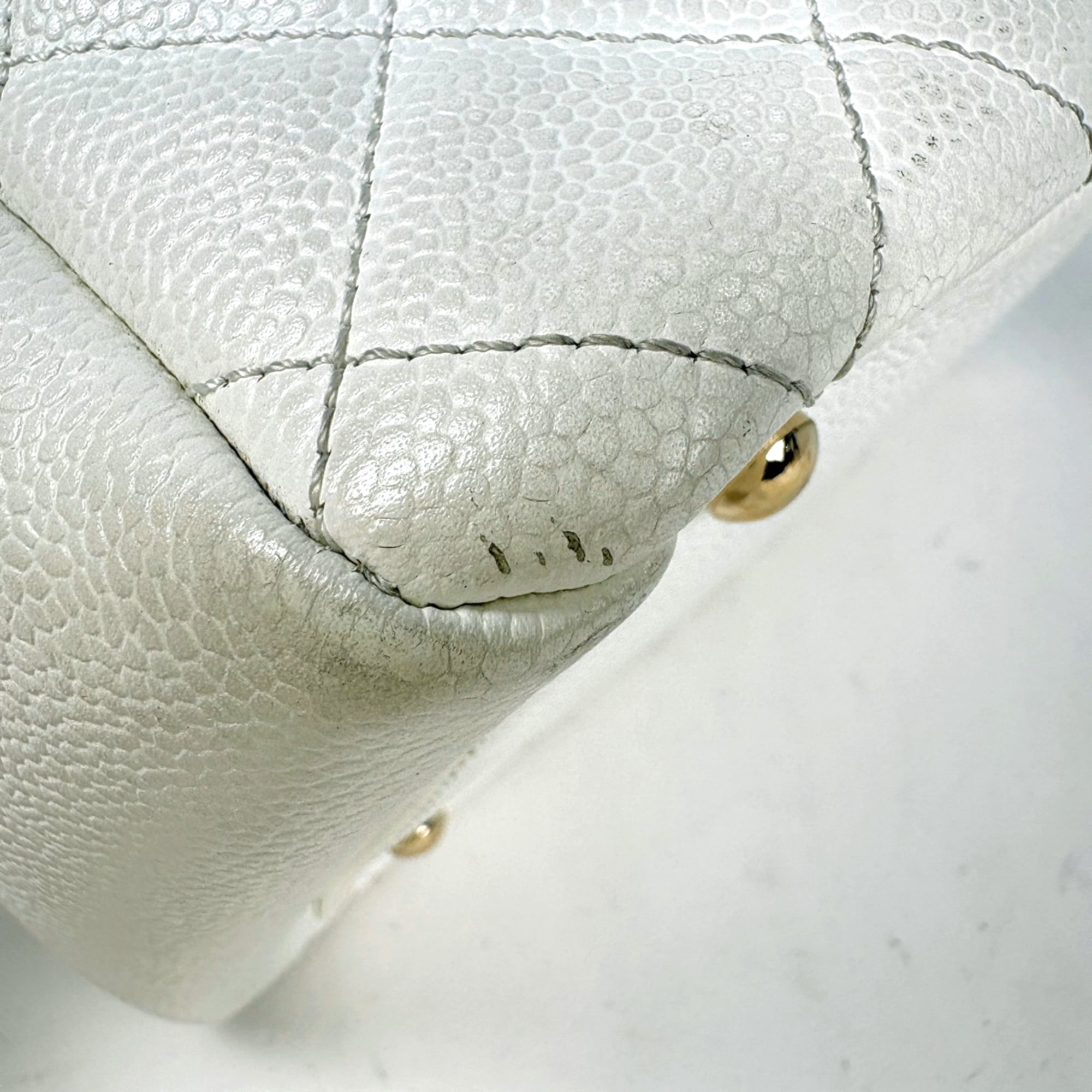 Chanel Matelasse White Grained Calfskin Shoulder Bag Tote Bag (Pre-Owned)
