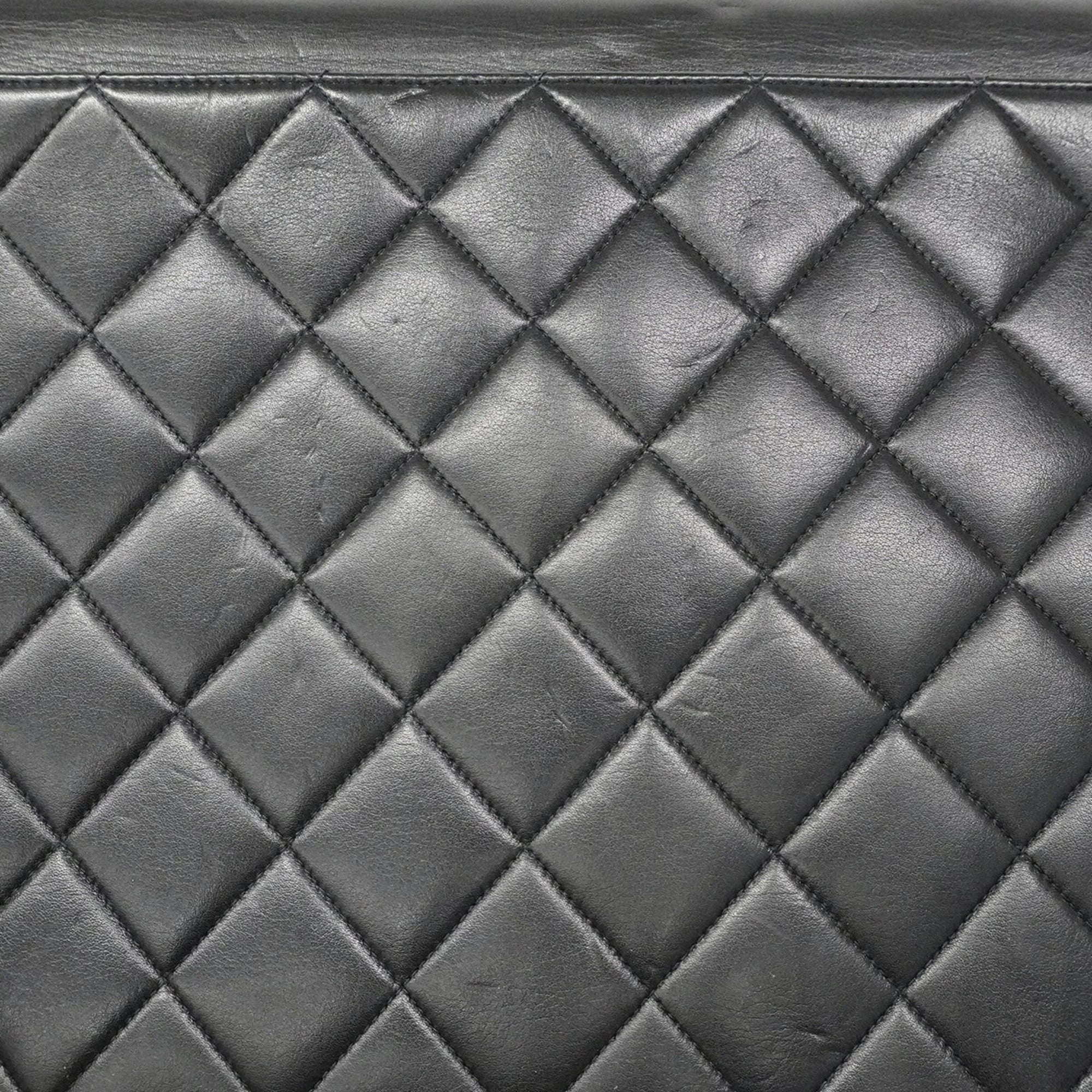 Chanel Black Leather Shoulder Bag (Pre-Owned)