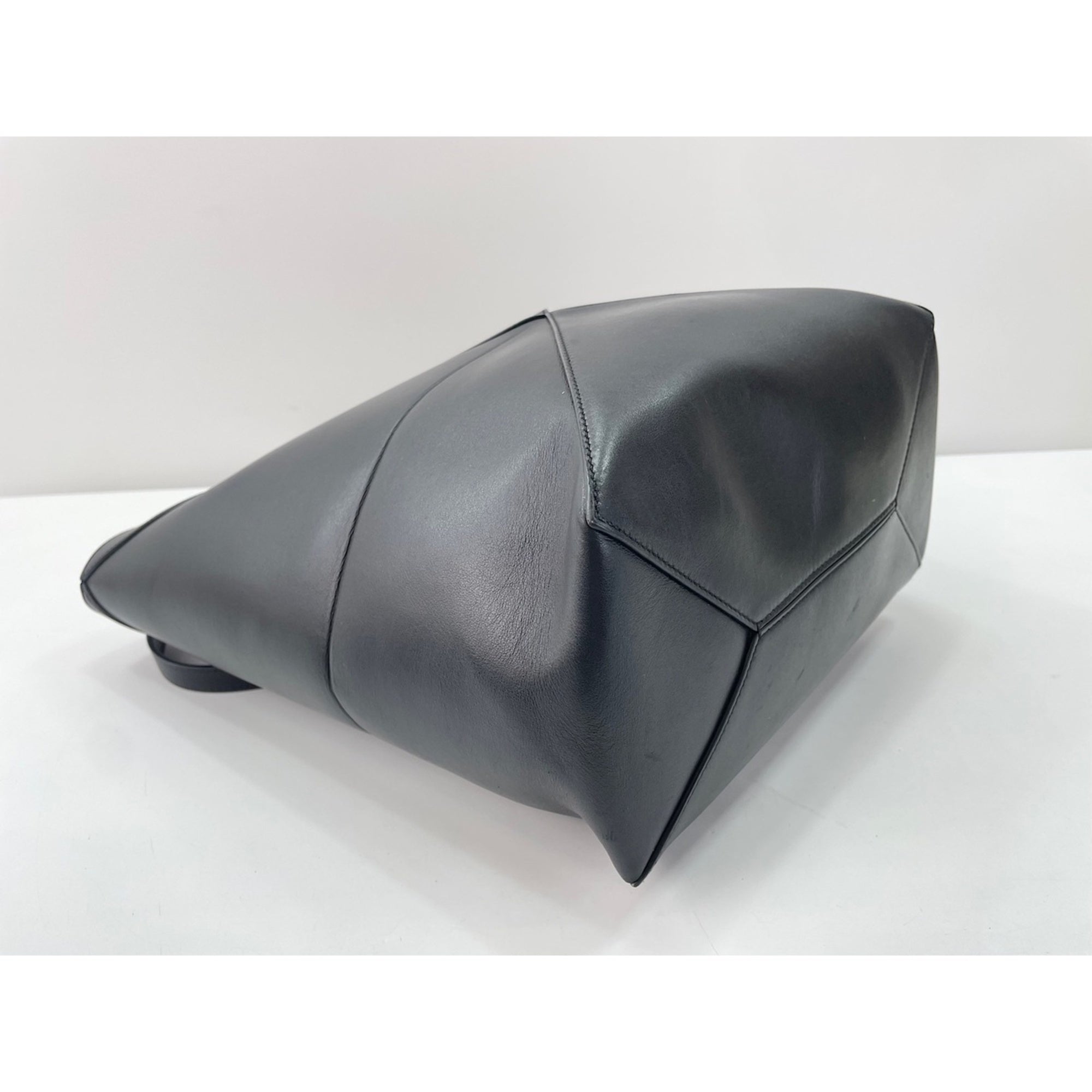 Loewe Black Tote Bag (Pre-Owned)