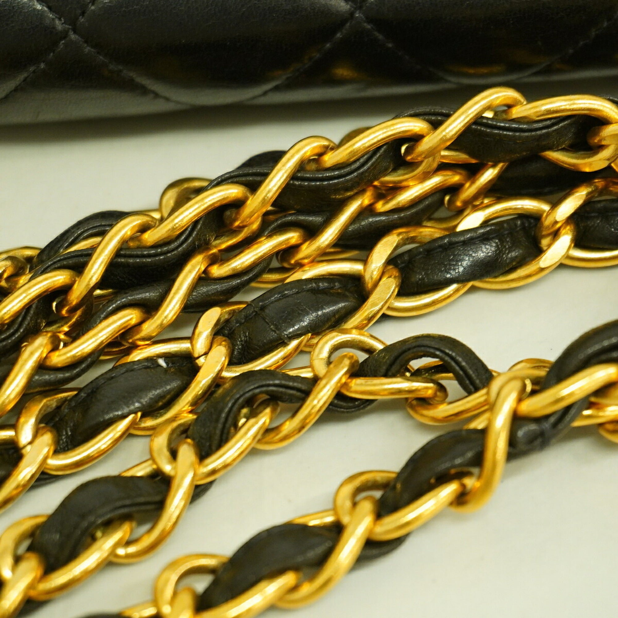 Chanel Black Leather Shoulder Bag (Pre-Owned)