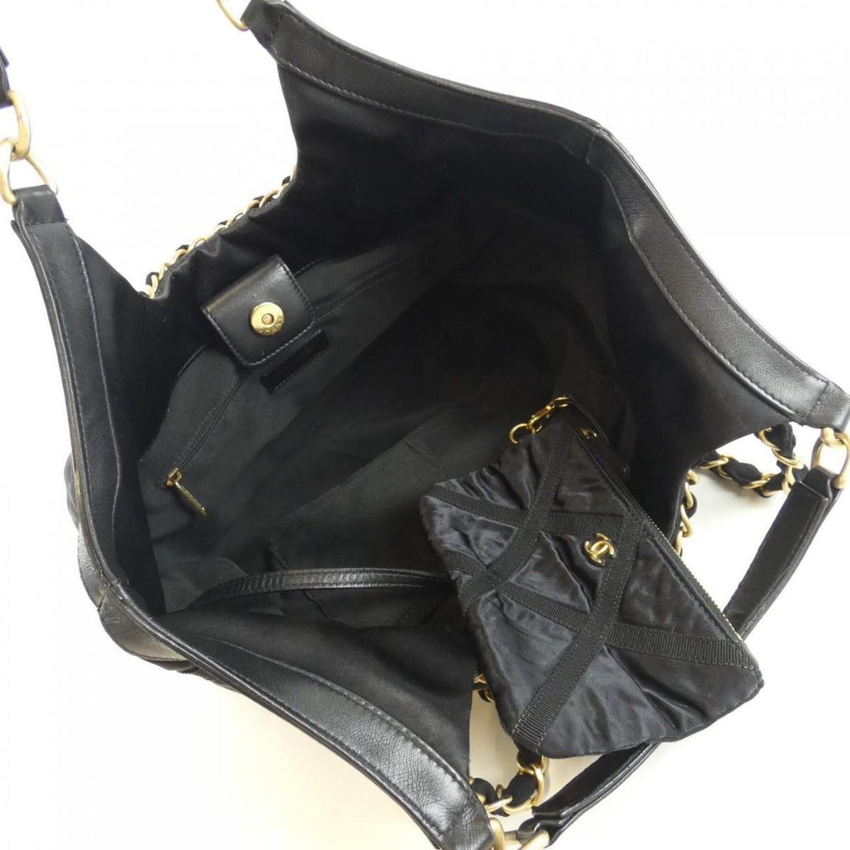Chanel Black Nylon Handbag Pouch (Pre-Owned)