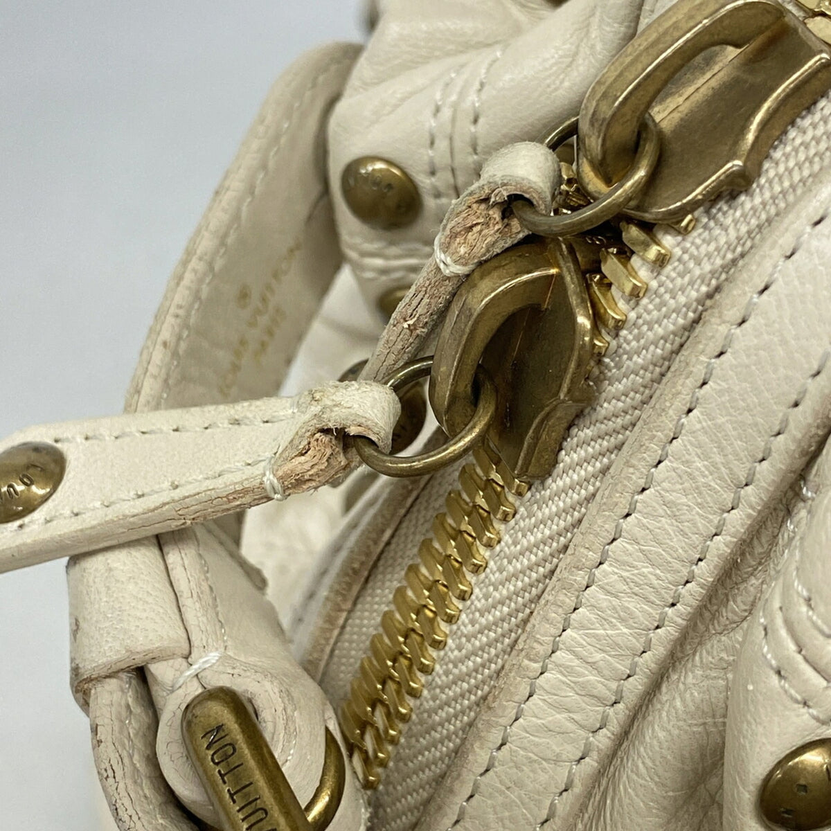 Louis Vuitton Ecru Handbag (Pre-Owned)