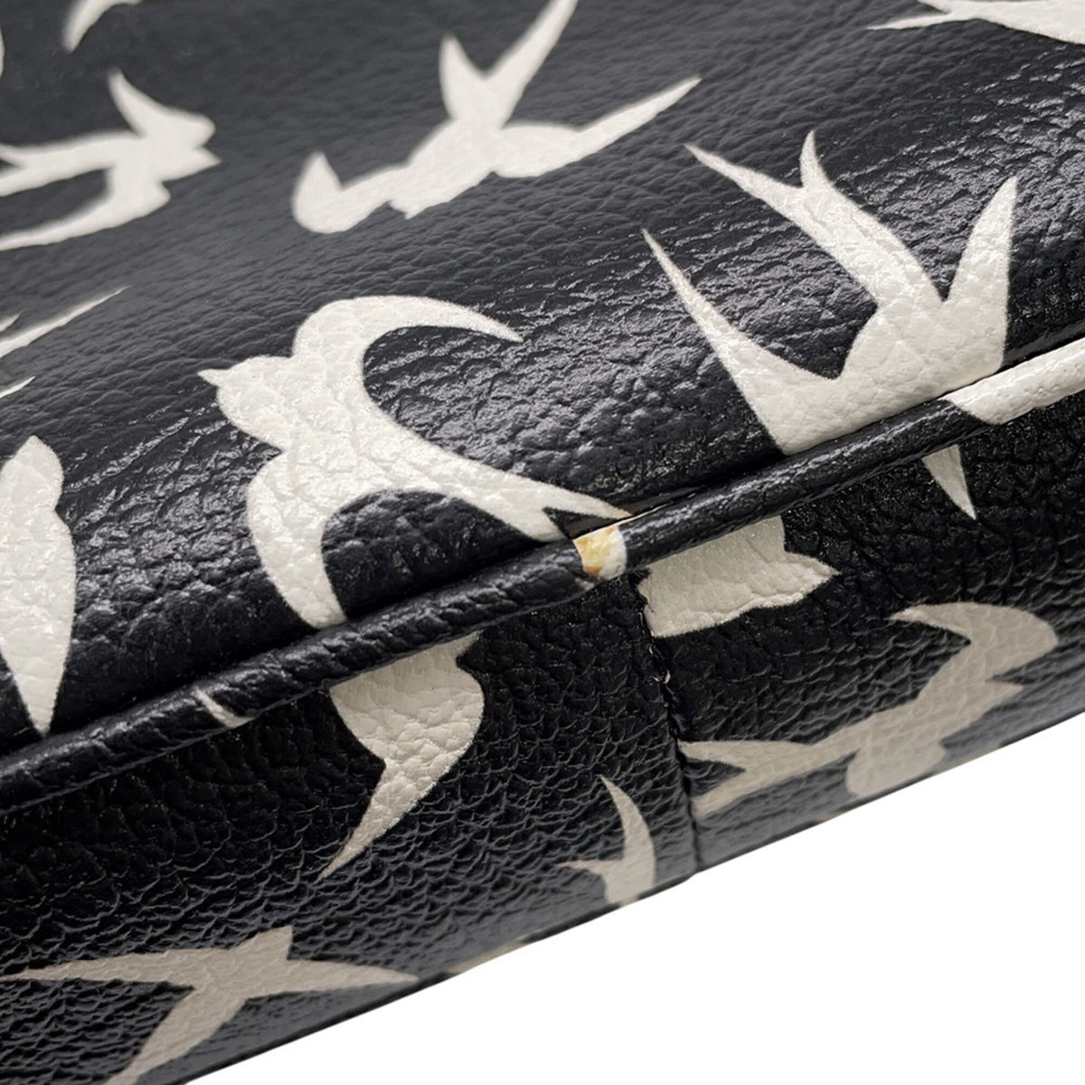Miu Miu Black White Leather Handbag Shoulder Bag (Pre-Owned)