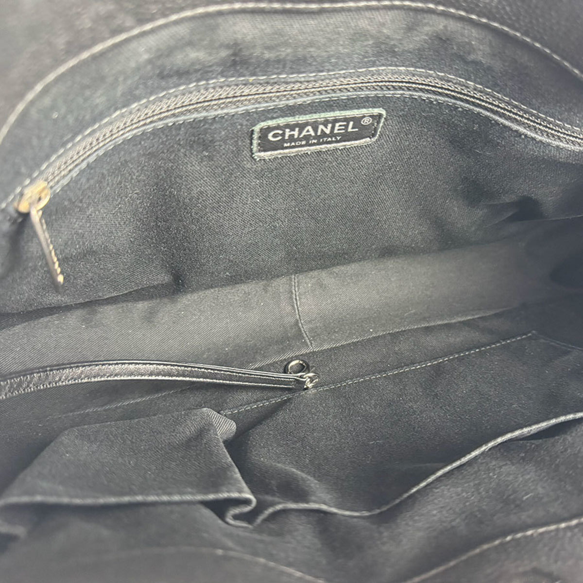 Chanel Black Grained Calfskin Shoulder Bag (Pre-Owned)