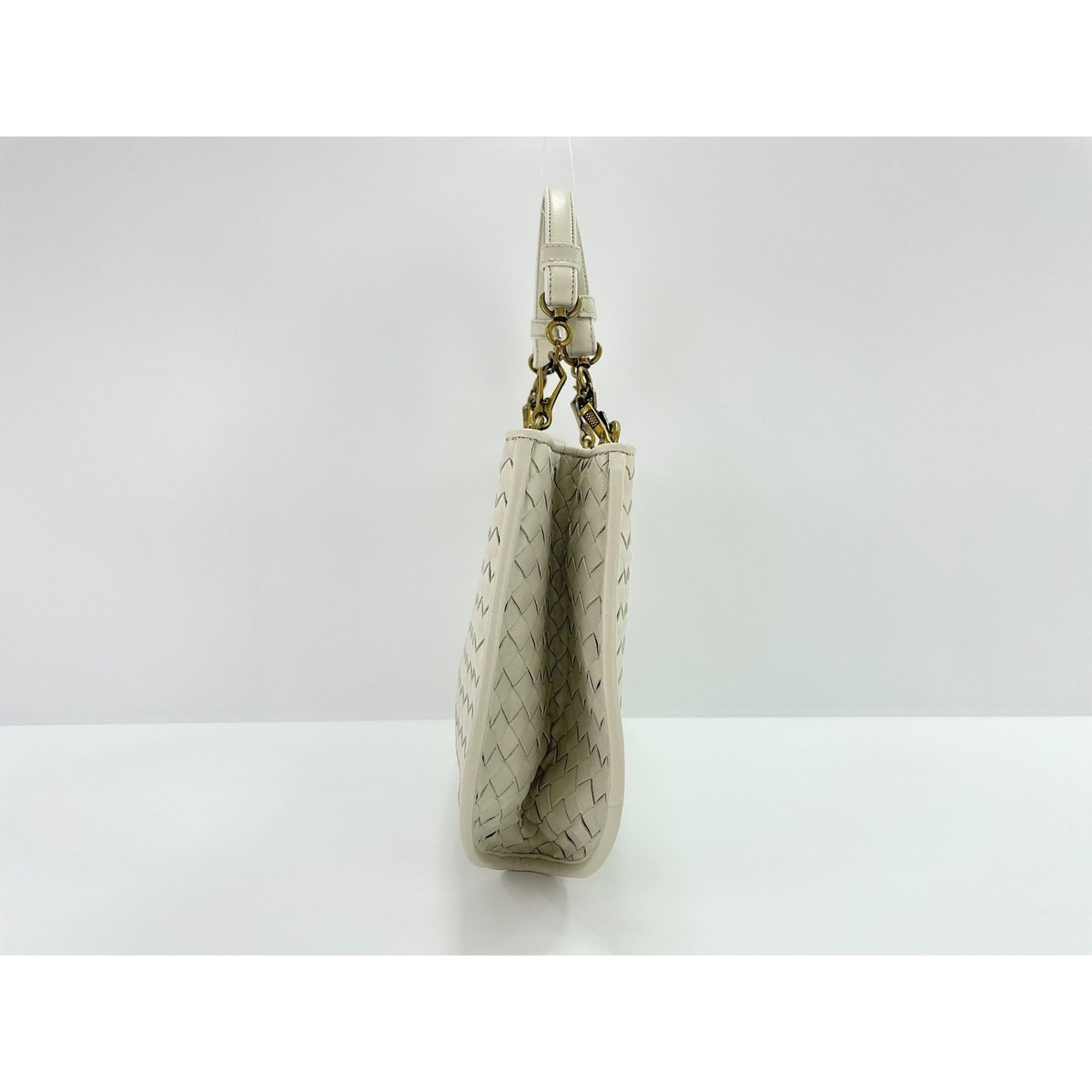 Bottega Veneta White Handbag (Pre-Owned)