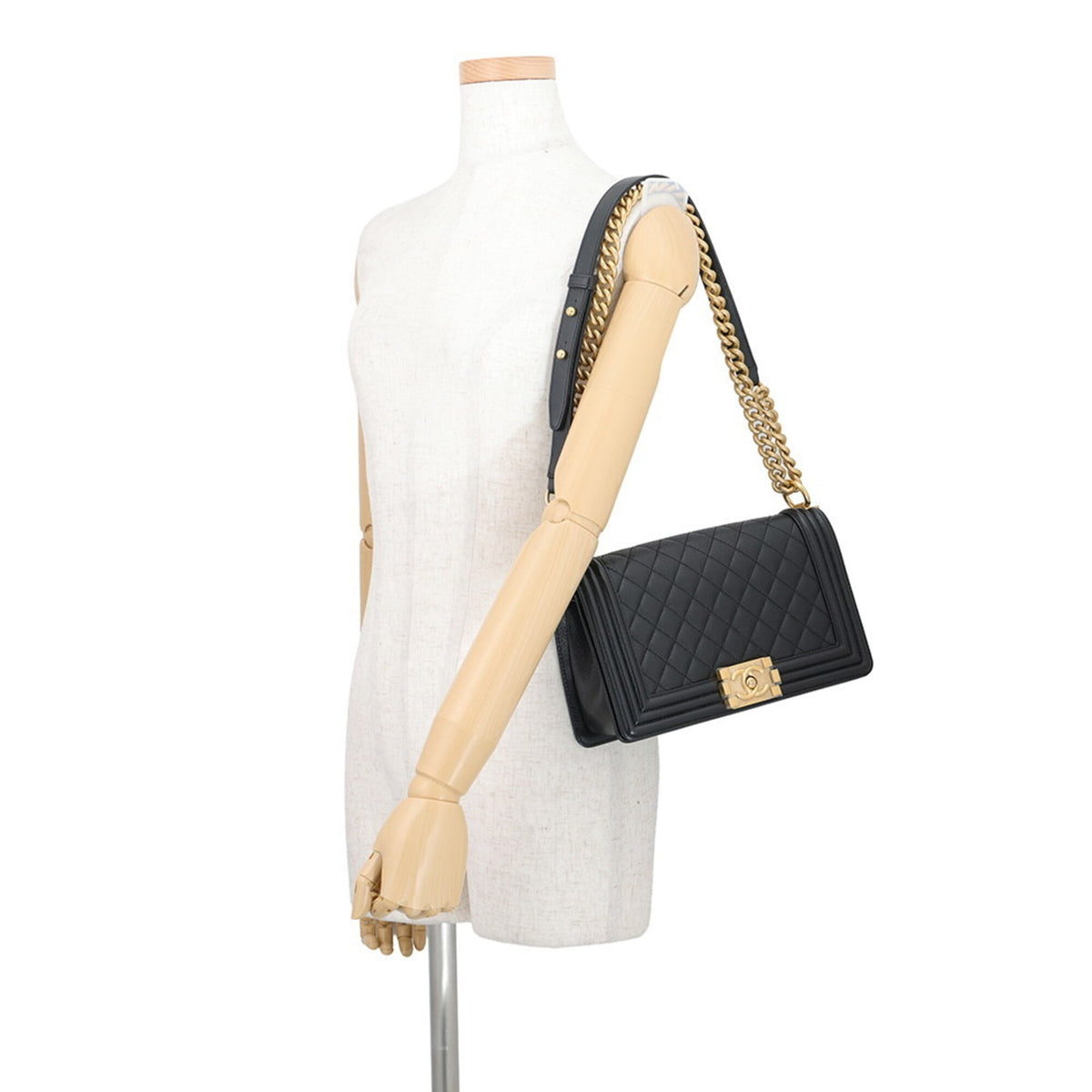 Chanel Boy Chanel Black Grained Calfskin Handbag Shoulder Bag (Pre-Owned)