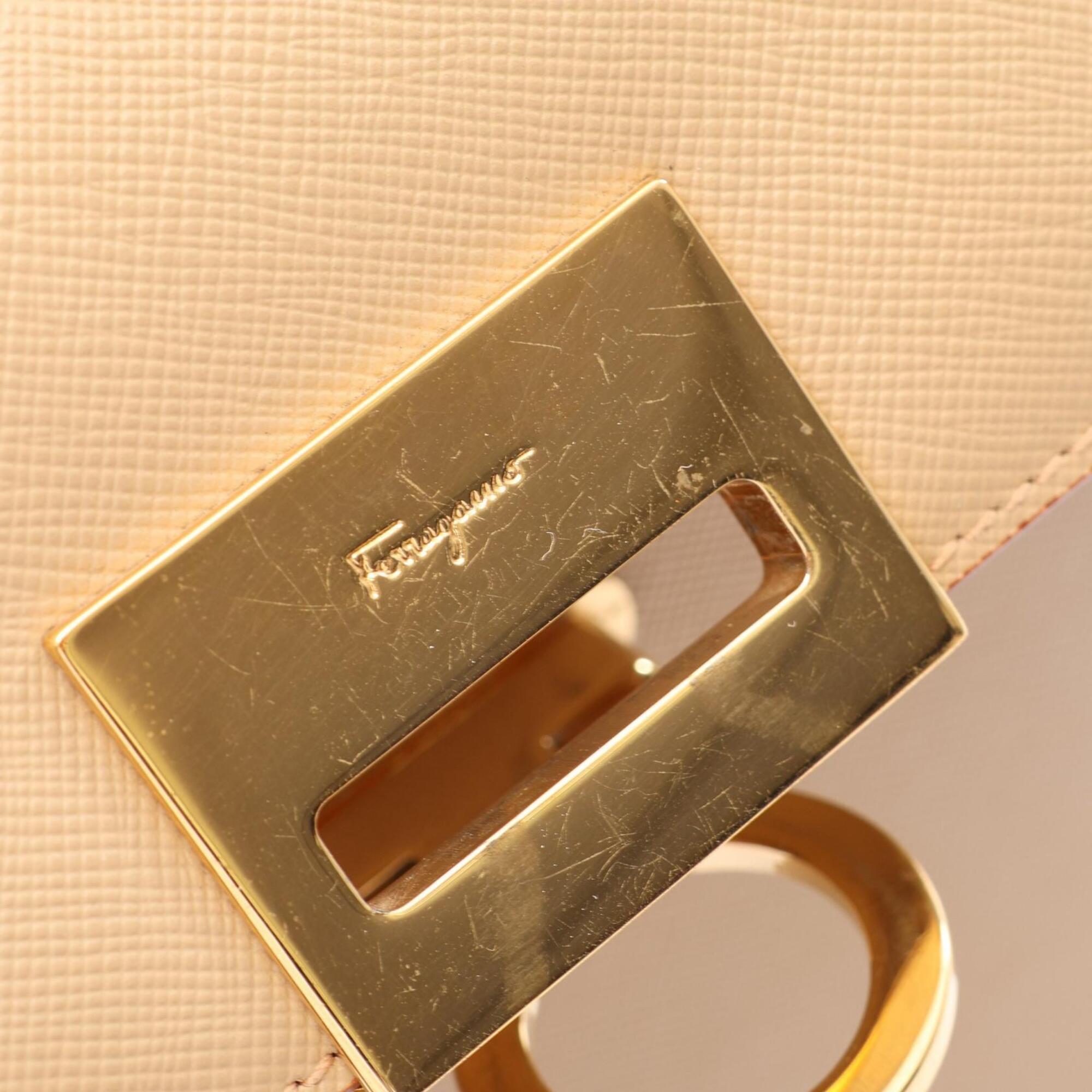 Salvatore Ferragamo Beige Leather Handbag (Pre-Owned)