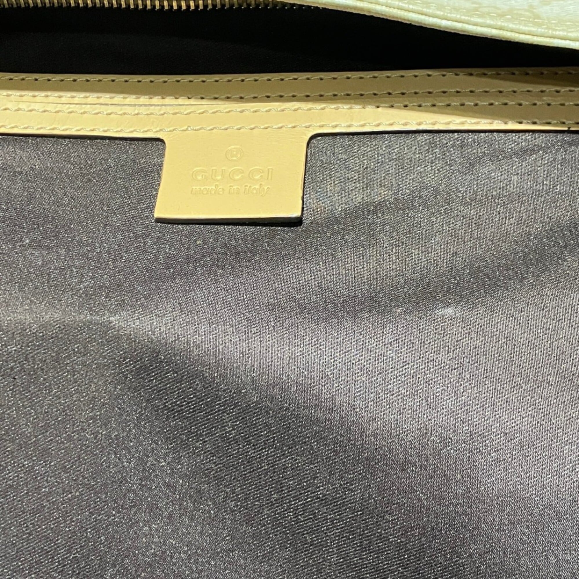 Gucci Ivory Shoulder Bag (Pre-Owned)