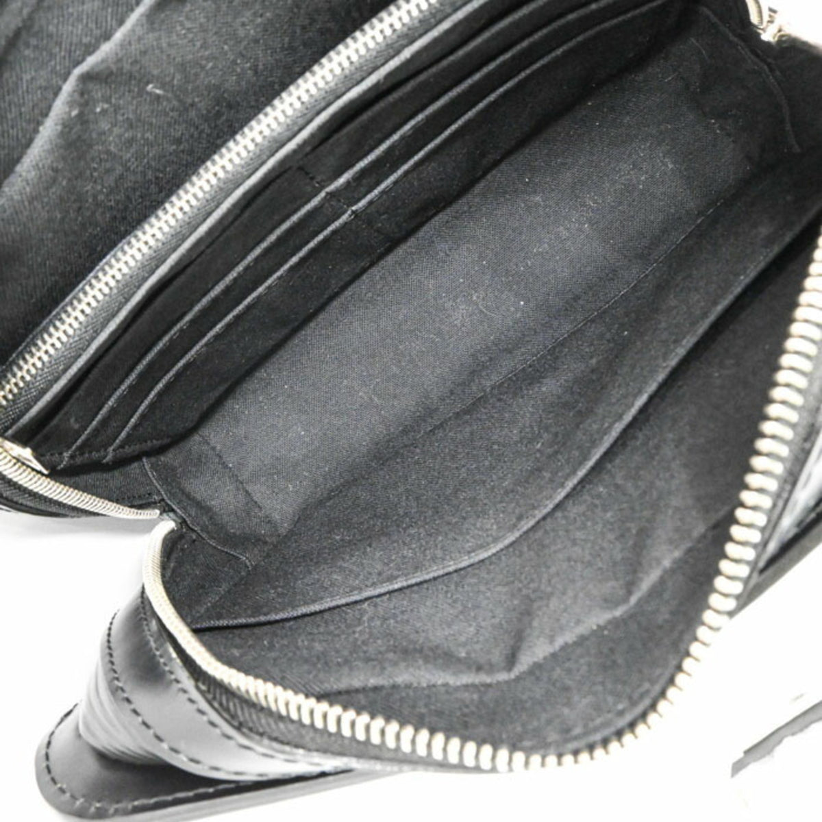 Louis Vuitton Epi Black Epi Leather Clutch Bag (Pre-Owned)