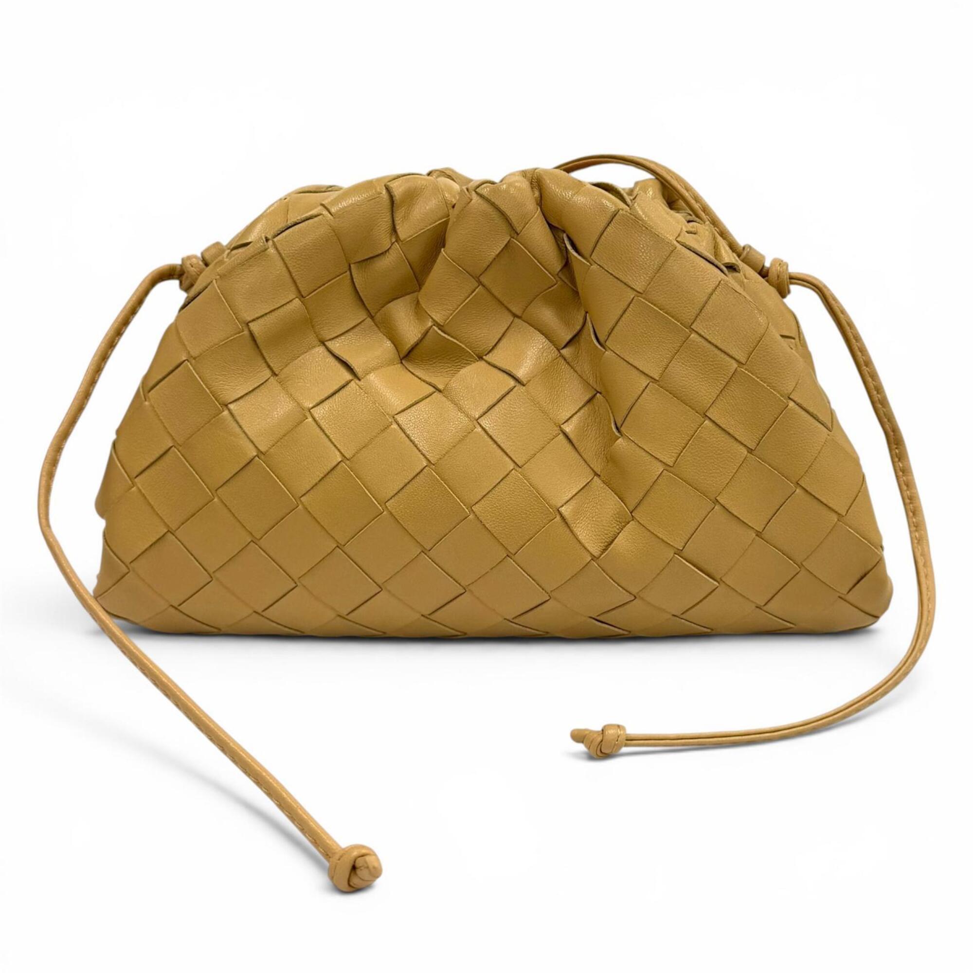 Bottega Veneta Beige Leather Pouch Shoulder Bag (Pre-Owned)