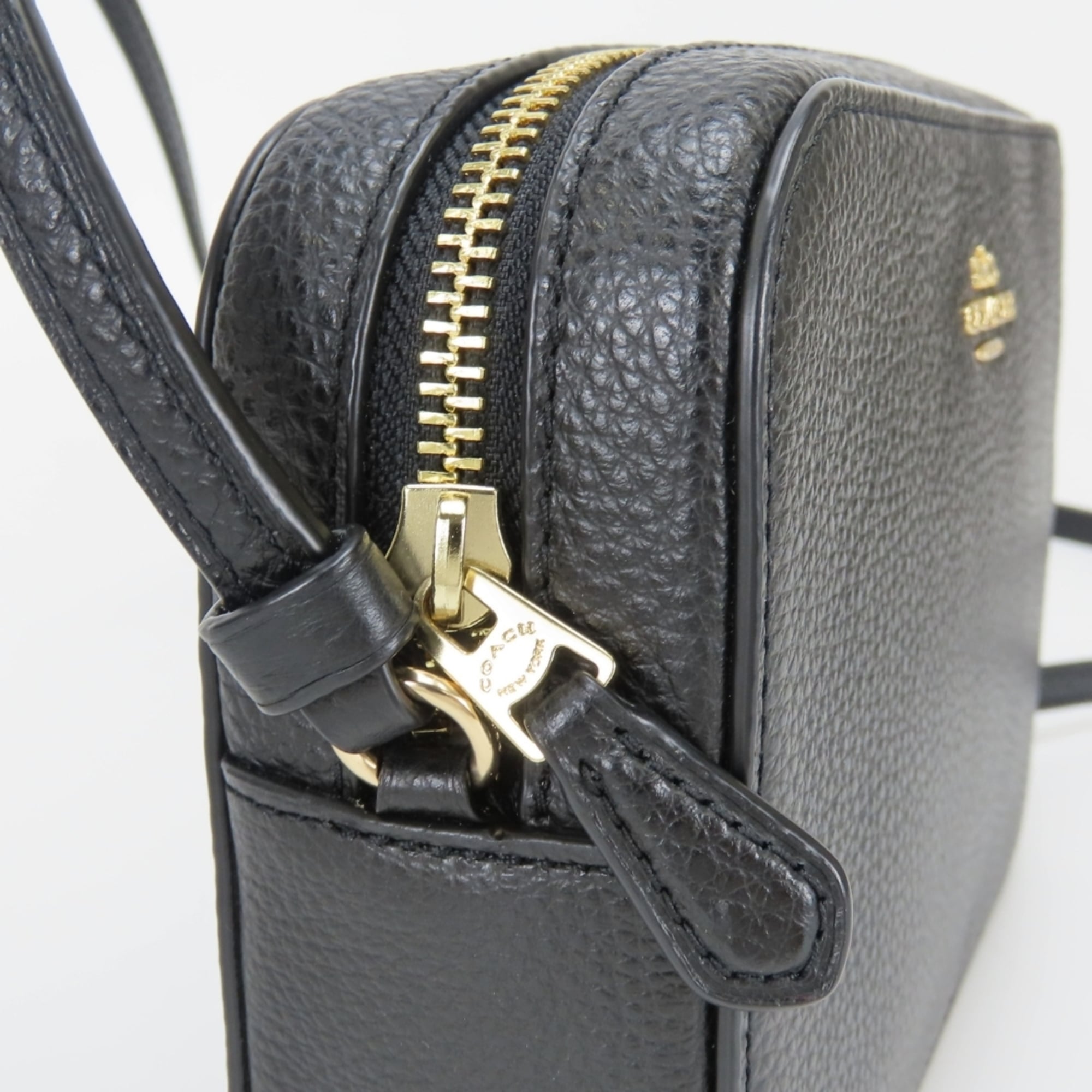 Coach Black Leather Pochette Shoulder Bag (Pre-Owned)