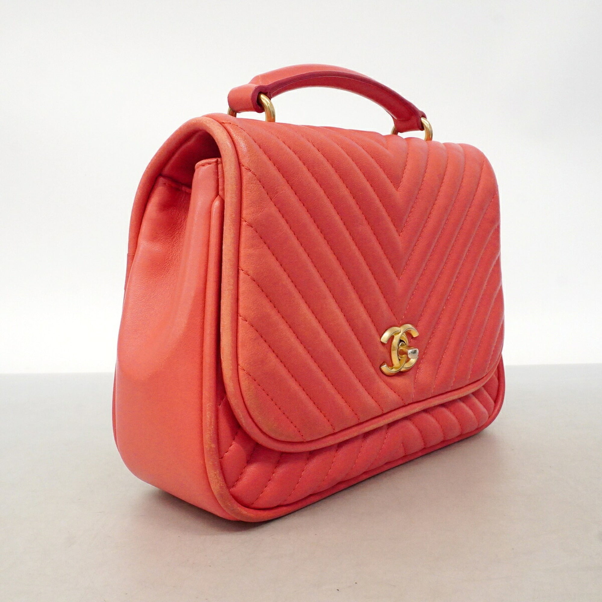 Chanel Pink Leather Handbag (Pre-Owned)