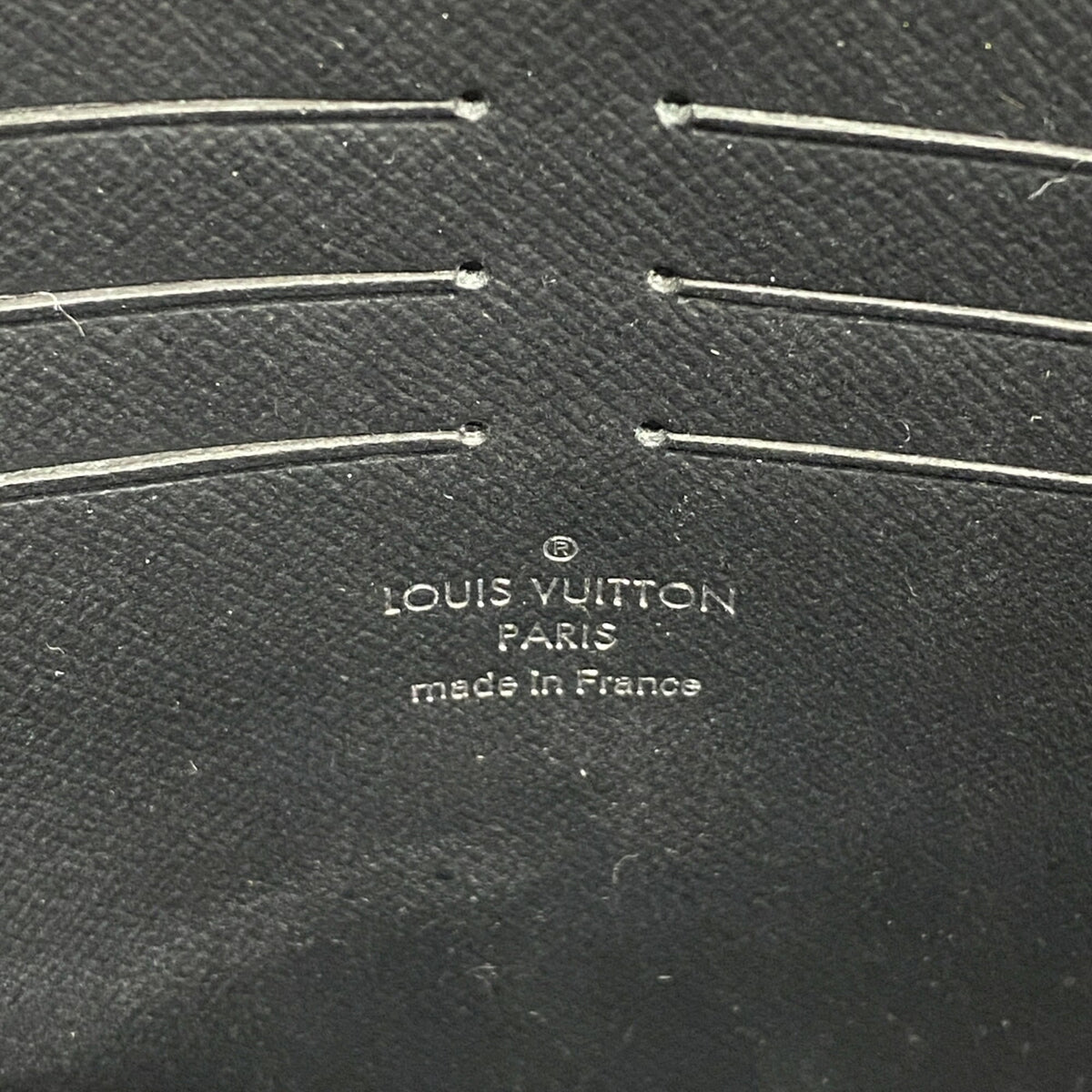 Louis Vuitton Noir Clutch Bag (Pre-Owned)