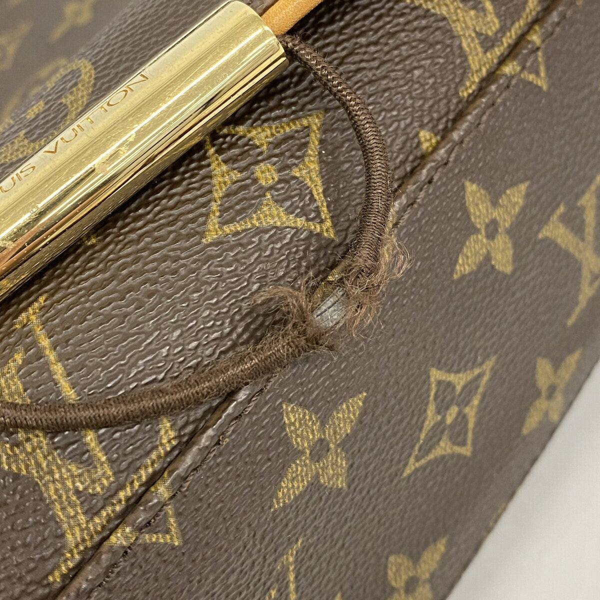 Louis Vuitton Brown Shoulder Bag (Pre-Owned)