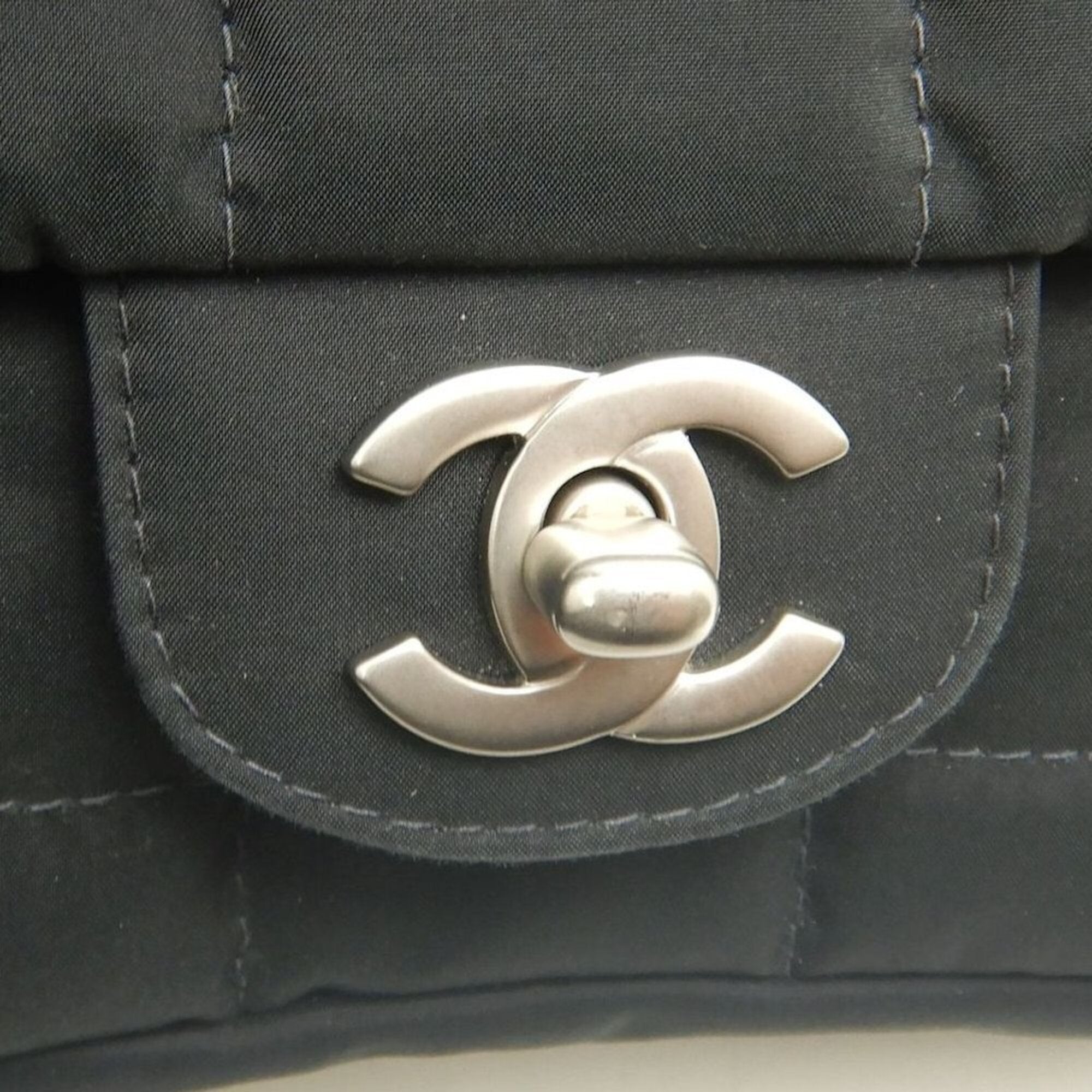 Chanel Chocolate Bar Black Nylon Canvas Shoulder Bag (Pre-Owned)