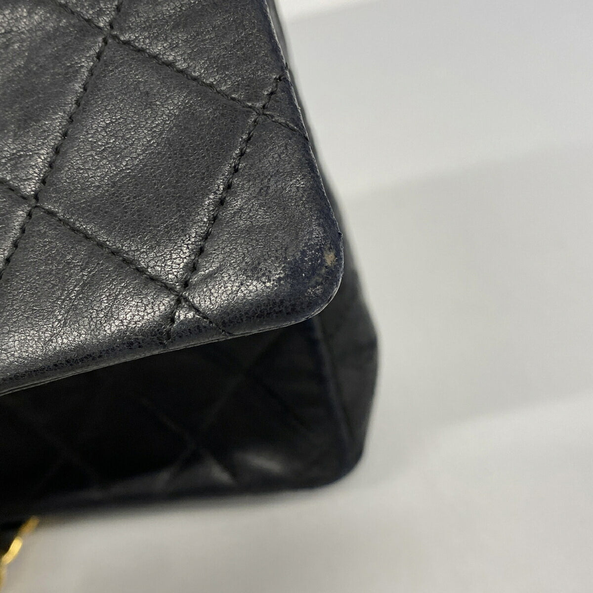 Chanel Black Leather Shoulder Bag (Pre-Owned)