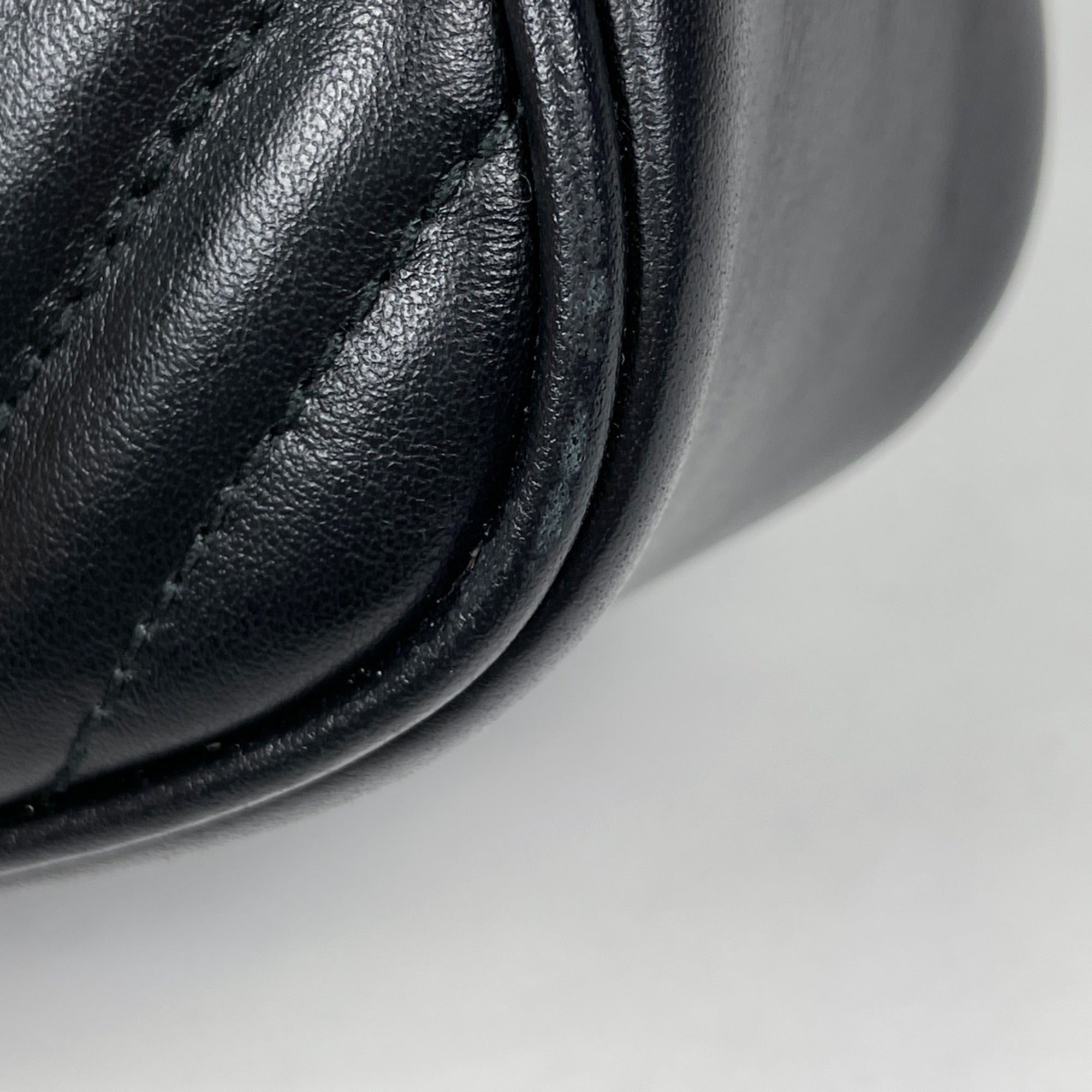 Gucci Gg Marmont Black Leather Shoulder Bag (Pre-Owned)