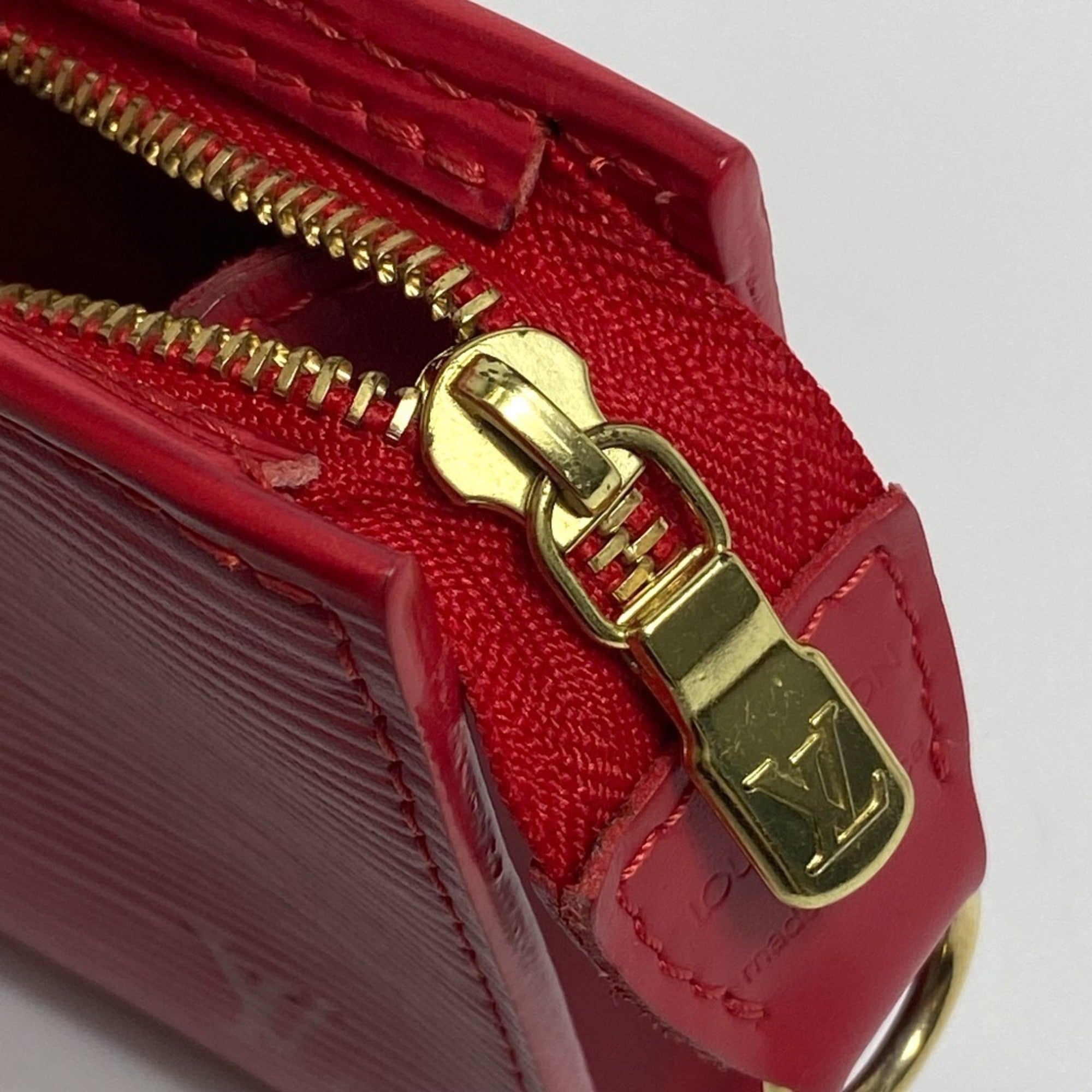 Louis Vuitton Red Color Rouge Epi Leather Pouch Shoulder Bag (Pre-Owned)
