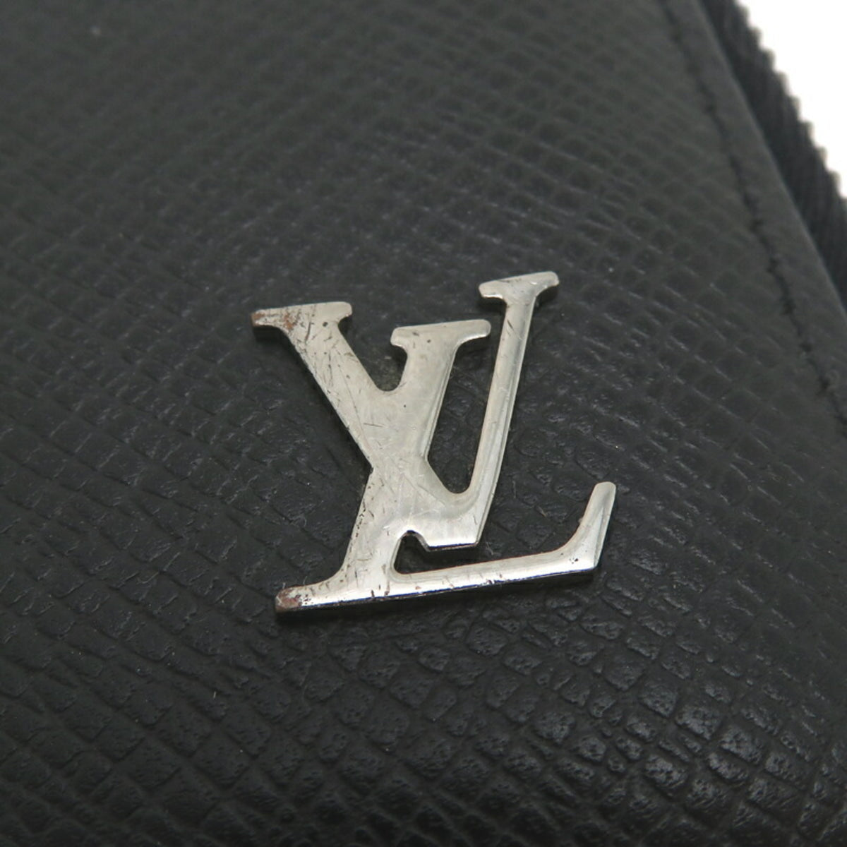 Louis Vuitton Black Taiga Leather Wallet (Bi-Fold) (Pre-Owned)