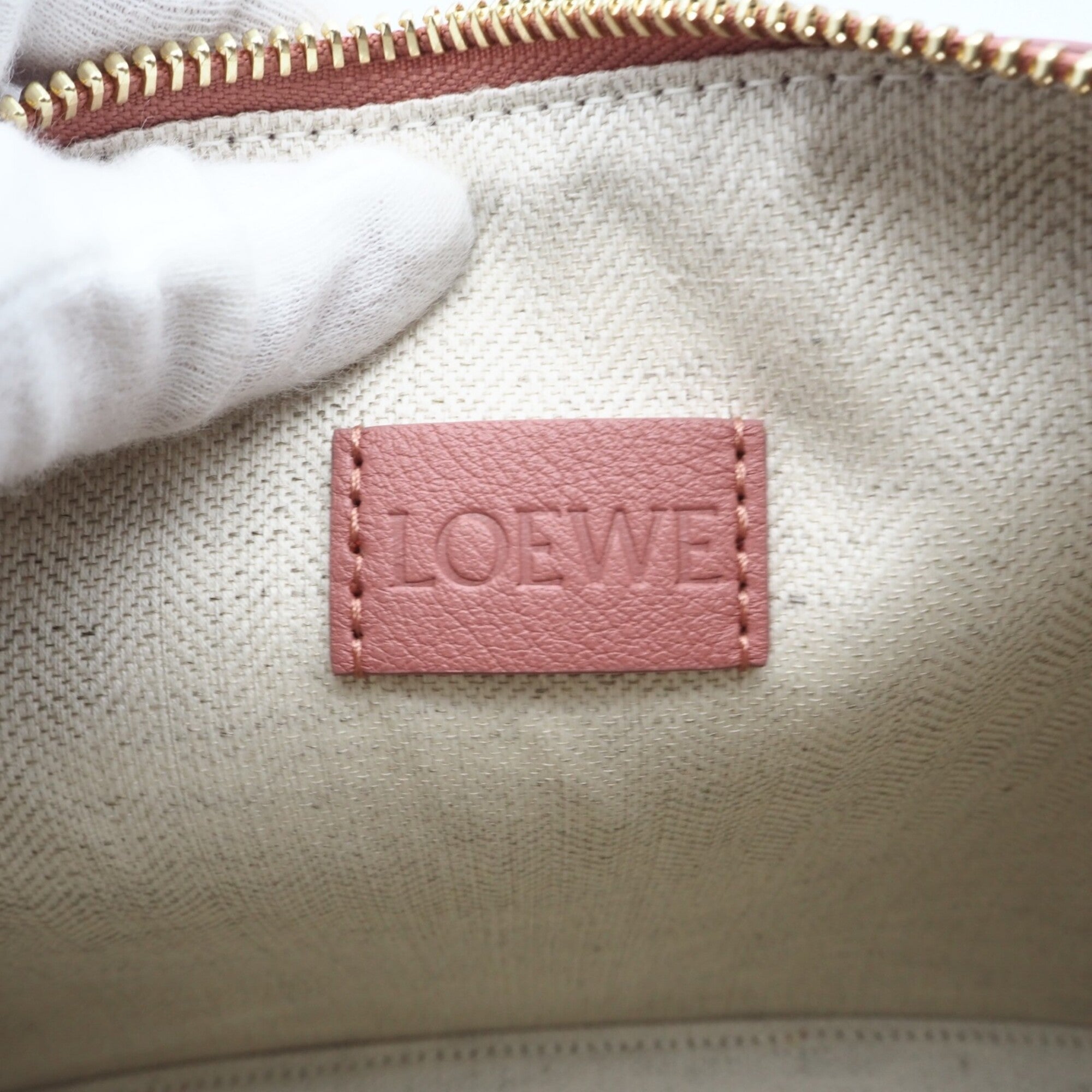 Loewe Pink Leather Clutch Bag (Pre-Owned)