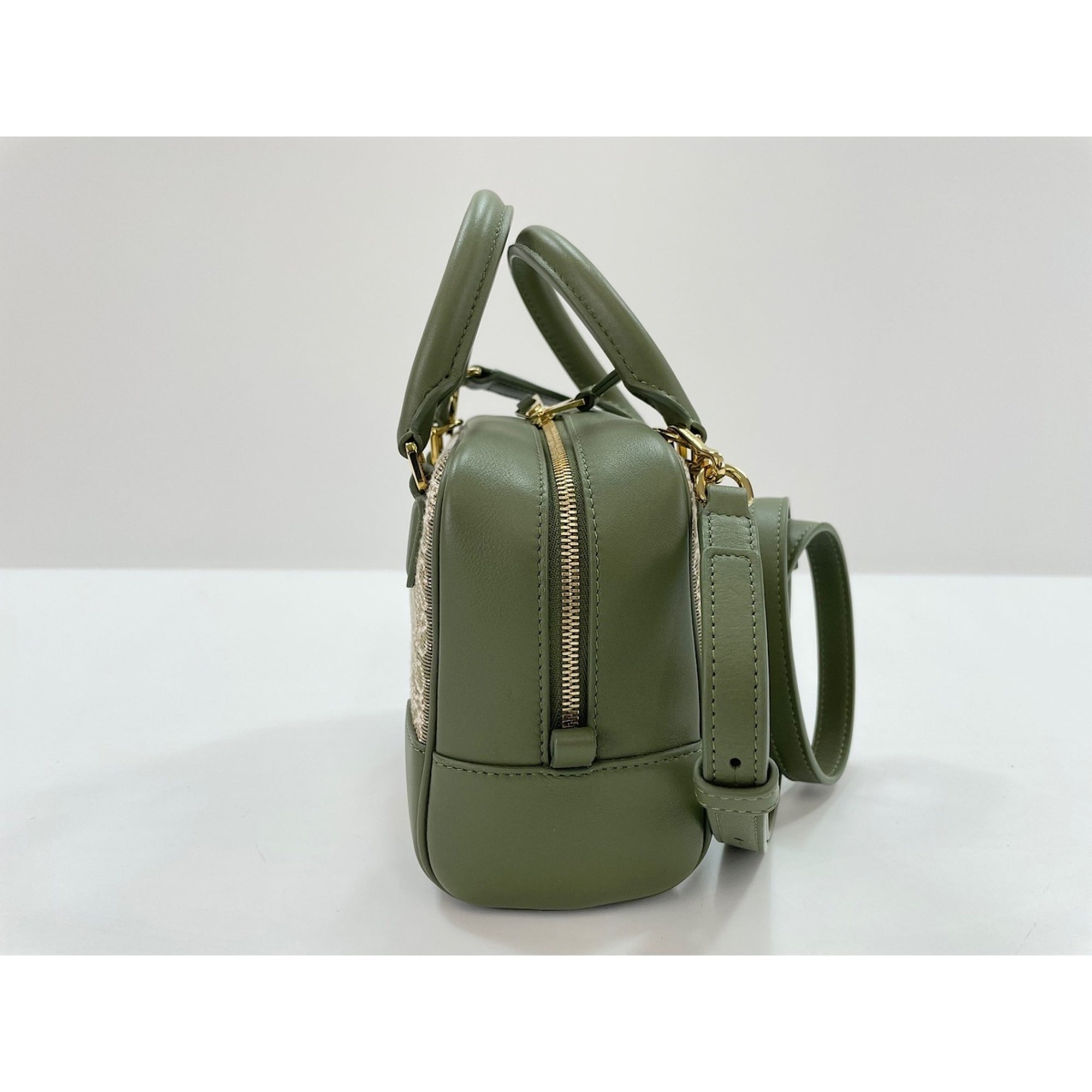 Loewe Amazona Green Shoulder Bag (Pre-Owned)