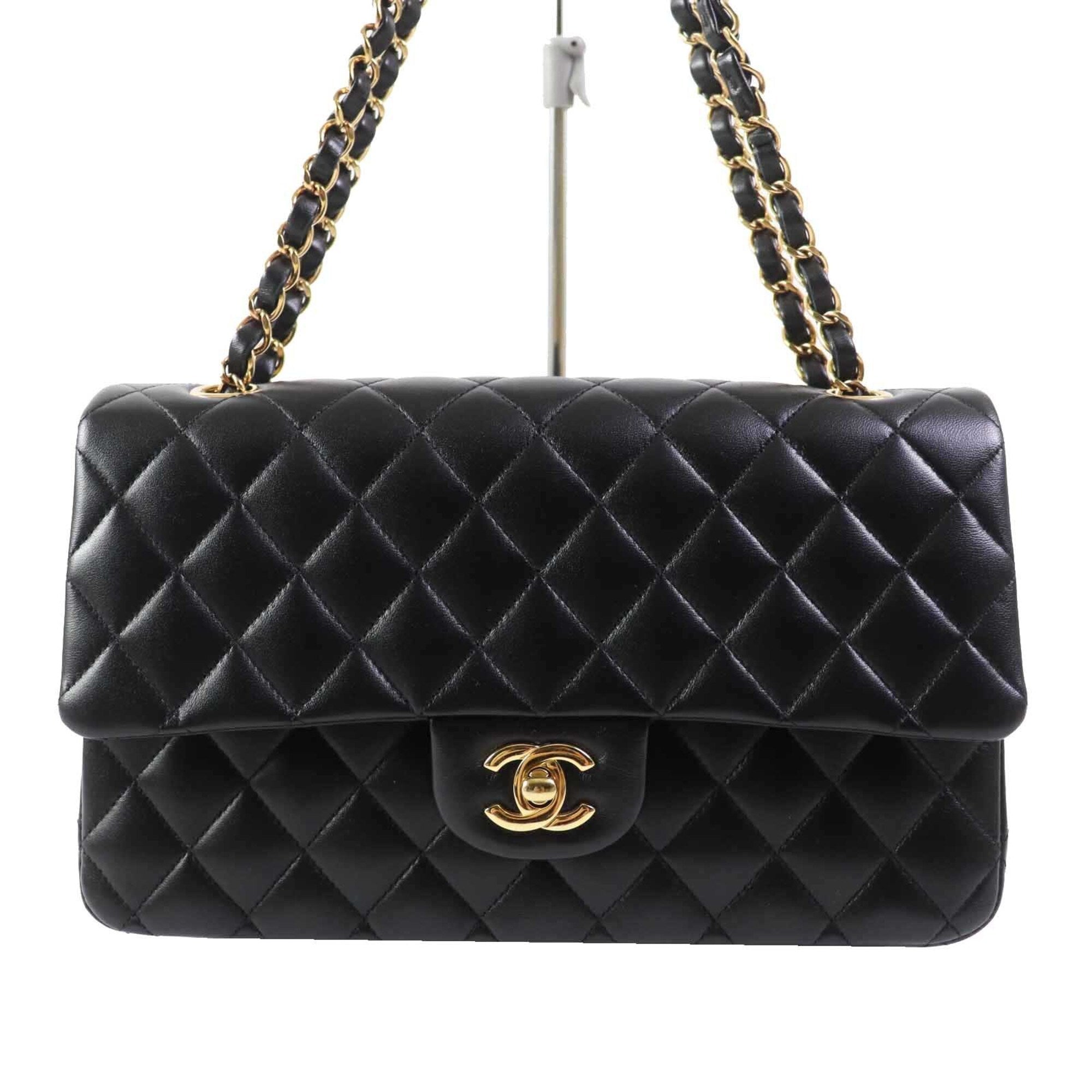 Chanel Black Leather Shoulder Bag (Pre-Owned)
