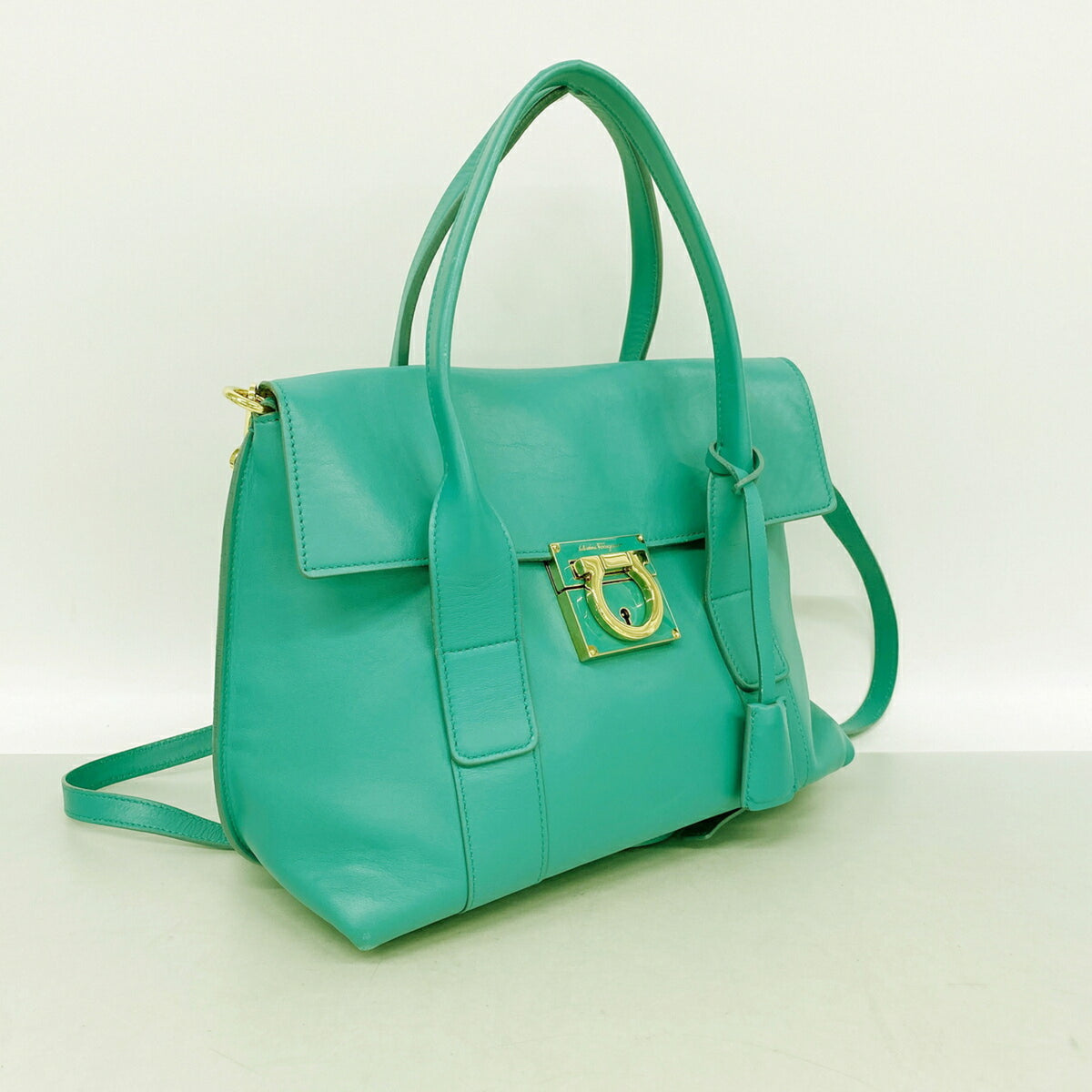 Salvatore Ferragamo Green Leather Handbag (Pre-Owned)