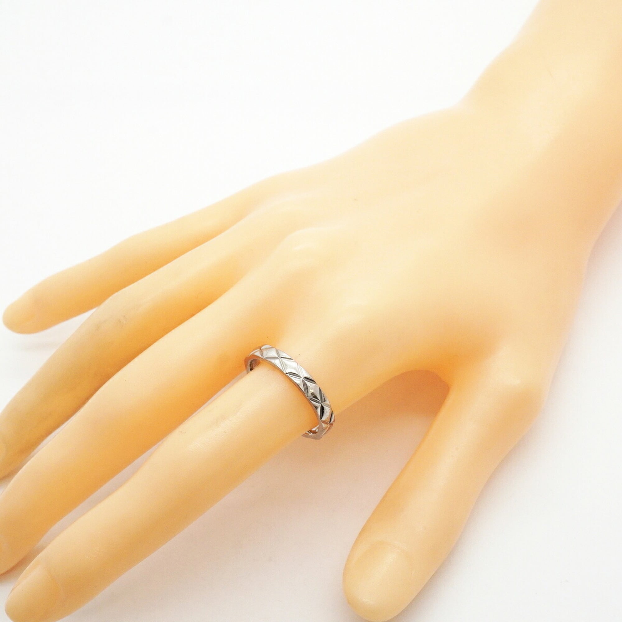 Chanel Platinum 950 Band Ring (Pre-Owned)
