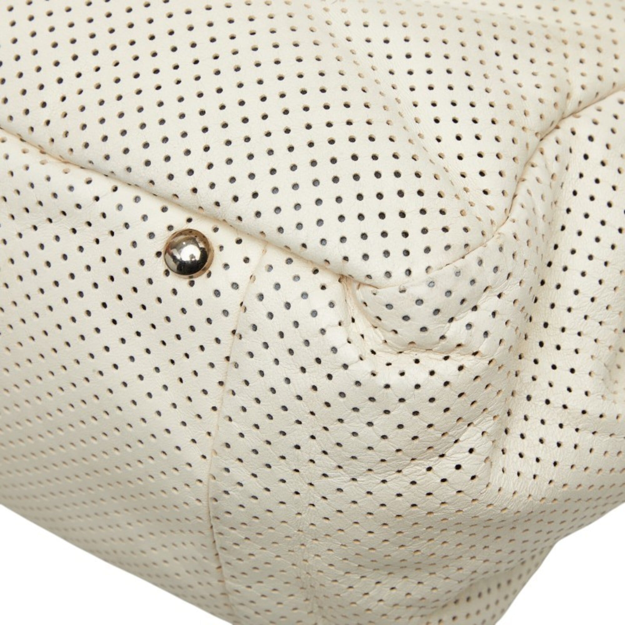 Chanel Off-White Leather Shoulder Bag (Pre-Owned)