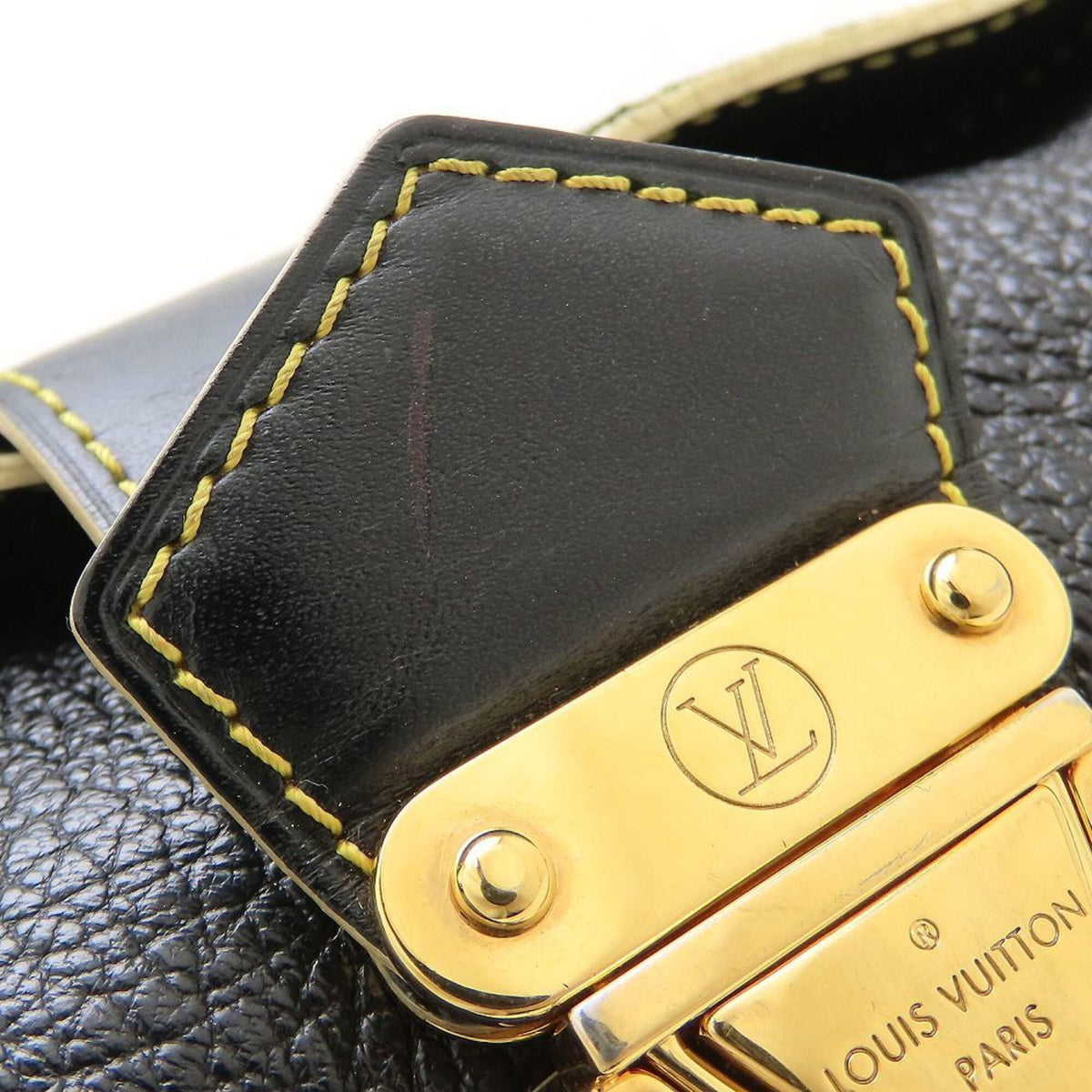 Louis Vuitton Noir Leather Shoulder Bag (Pre-Owned)