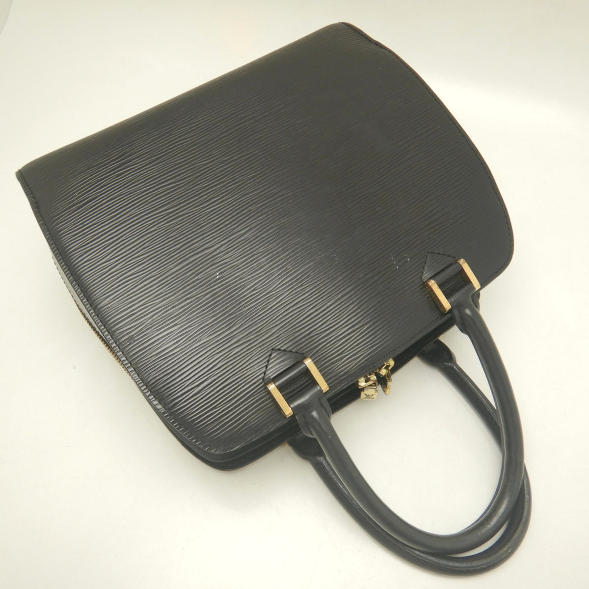 Louis Vuitton Noir Epi Leather Handbag (Pre-Owned)