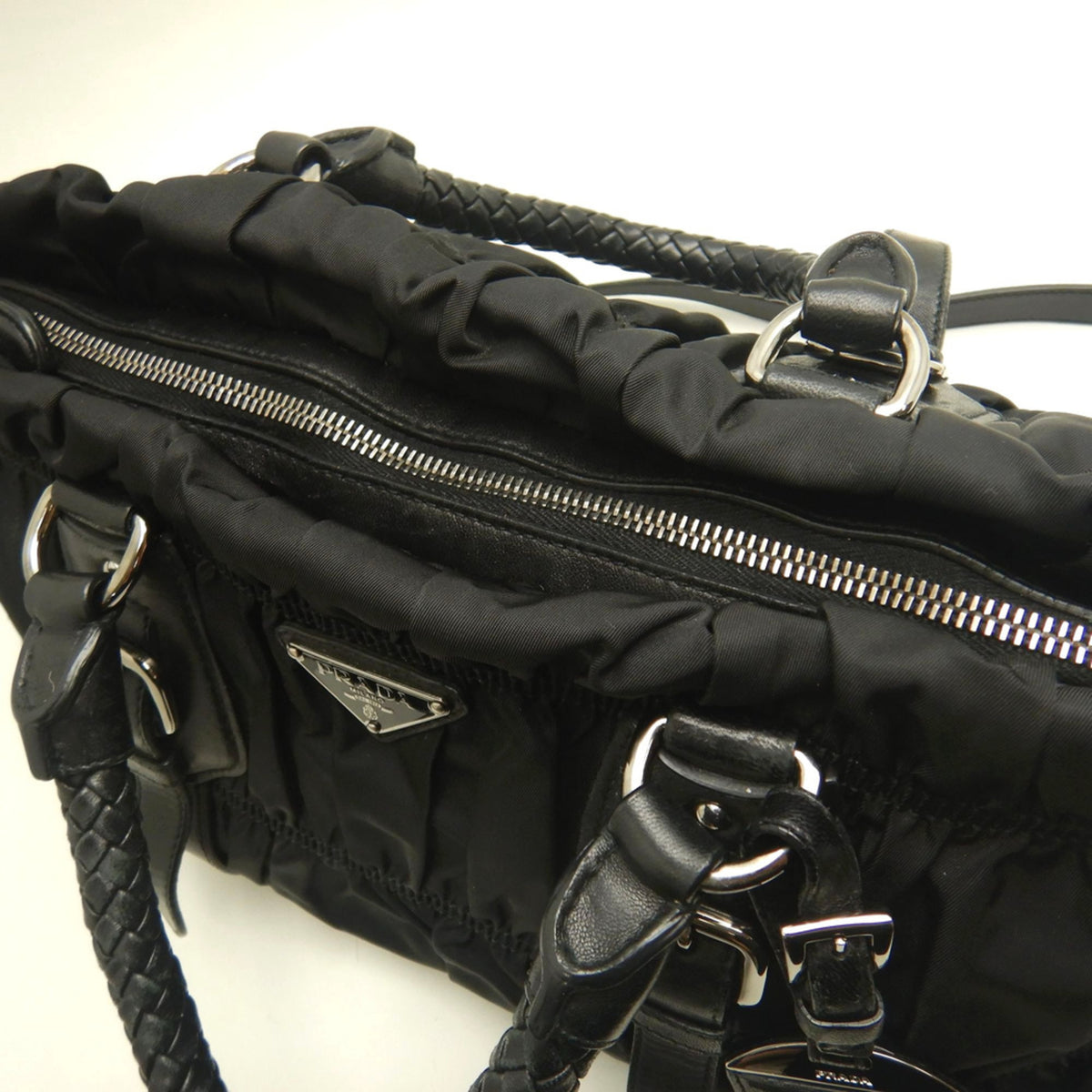 Prada Nero Nylon Handbag (Pre-Owned)