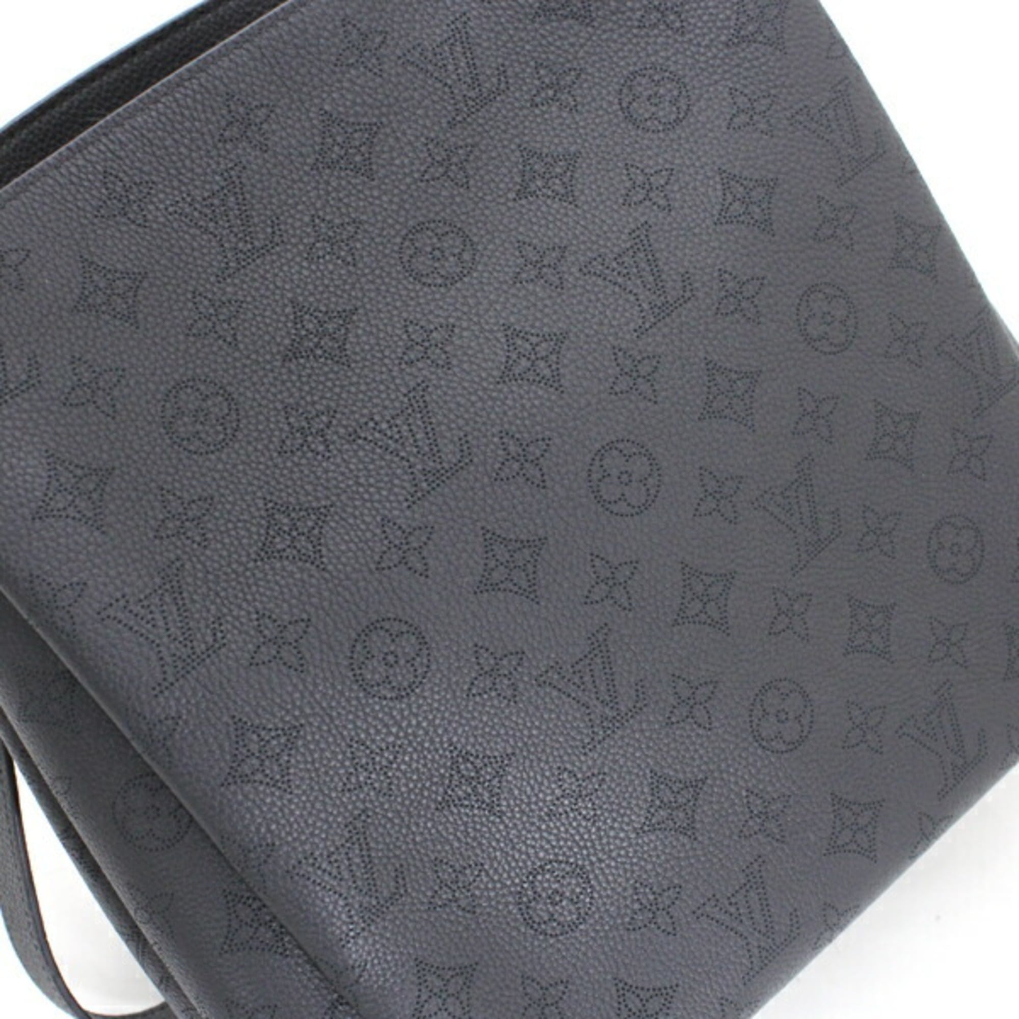 Louis Vuitton Black Mahina Leather Handbag Shoulder Bag (Pre-Owned)