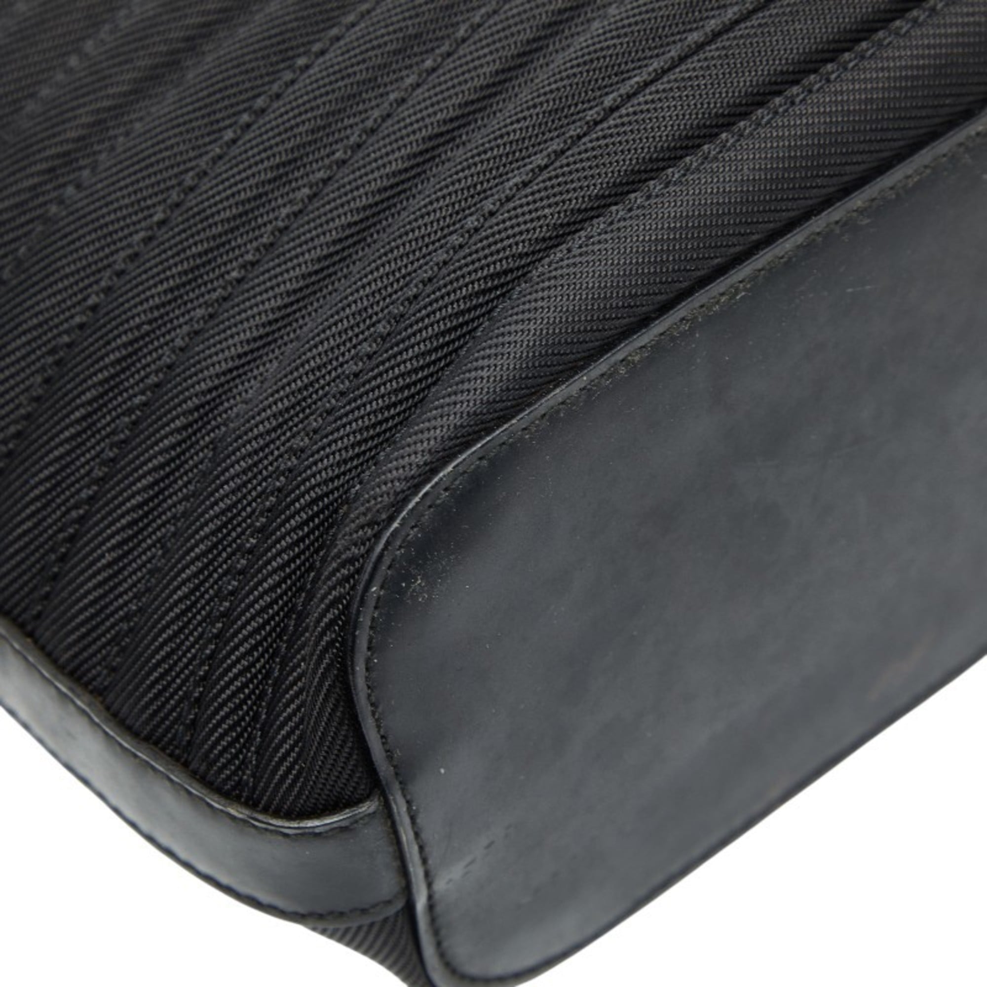 Gucci Black Nylon Shoulder Bag (Pre-Owned)