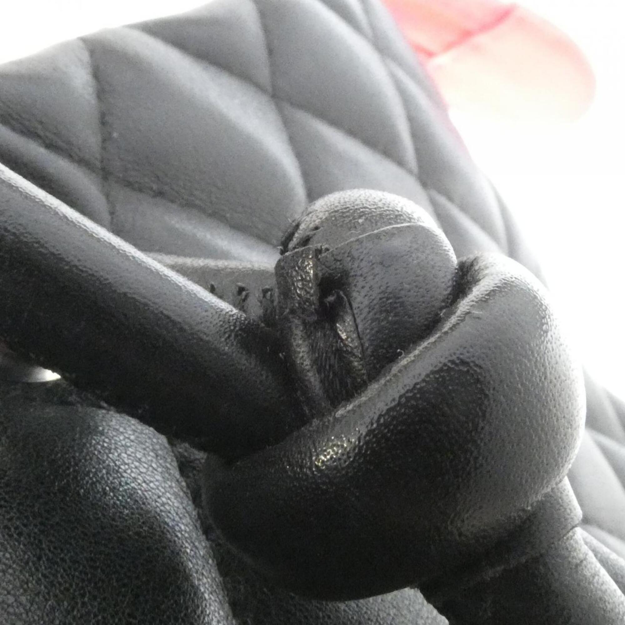 Chanel Black Leather Handbag (Pre-Owned)